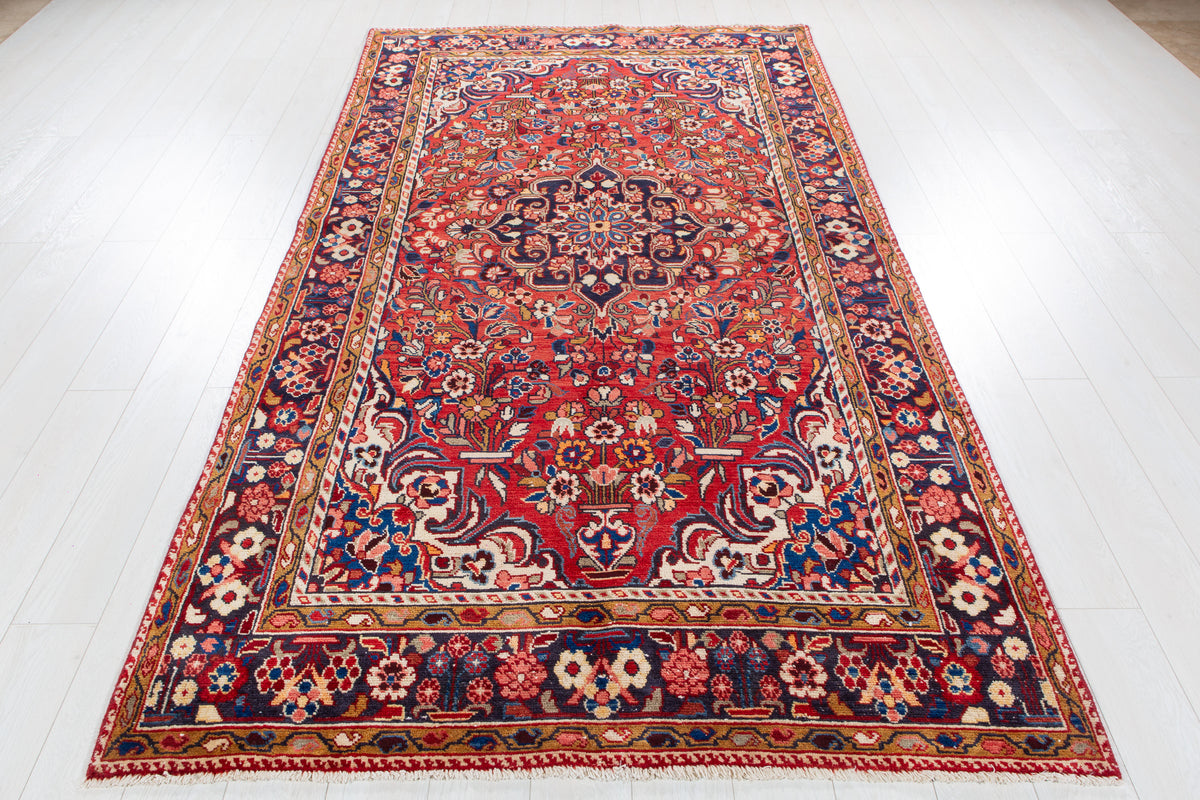 Vintage Red Floral Medallion Wool Rug – 9' 9" x 5' 1" (298 x 156 cm)