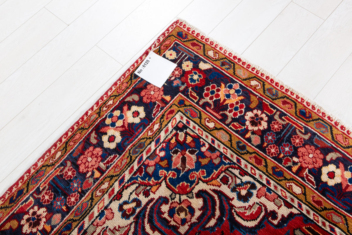 Vintage Red Floral Medallion Wool Rug – 9' 9" x 5' 1" (298 x 156 cm)