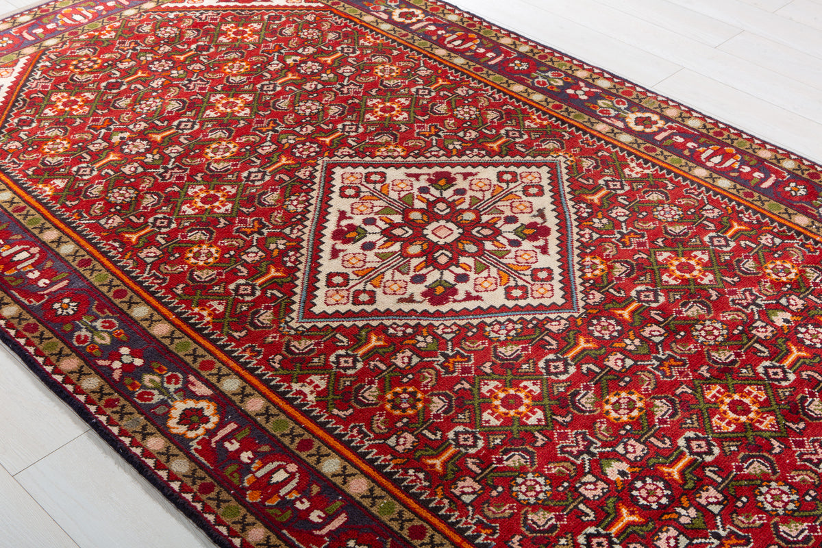 Vintage Red & Beige Wool Rug – 9' 9" x 5' 2" (296 x 157 cm)