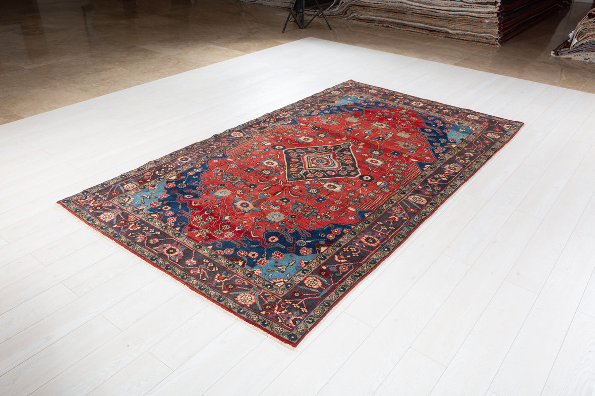 Vintage Red Geometric Medallion Wool Rug – 9' 2" x 5' 2" (279 x 158 cm)