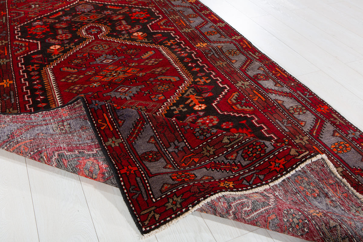 Vintage Black & Red Geometric Medallion Wool Rug – 8' 4" x 4' 7" (255 x 139 cm)
