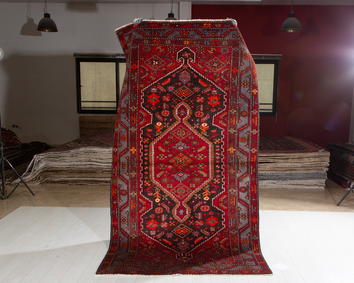 Vintage Black & Red Geometric Medallion Wool Rug – 8' 4" x 4' 7" (255 x 139 cm)