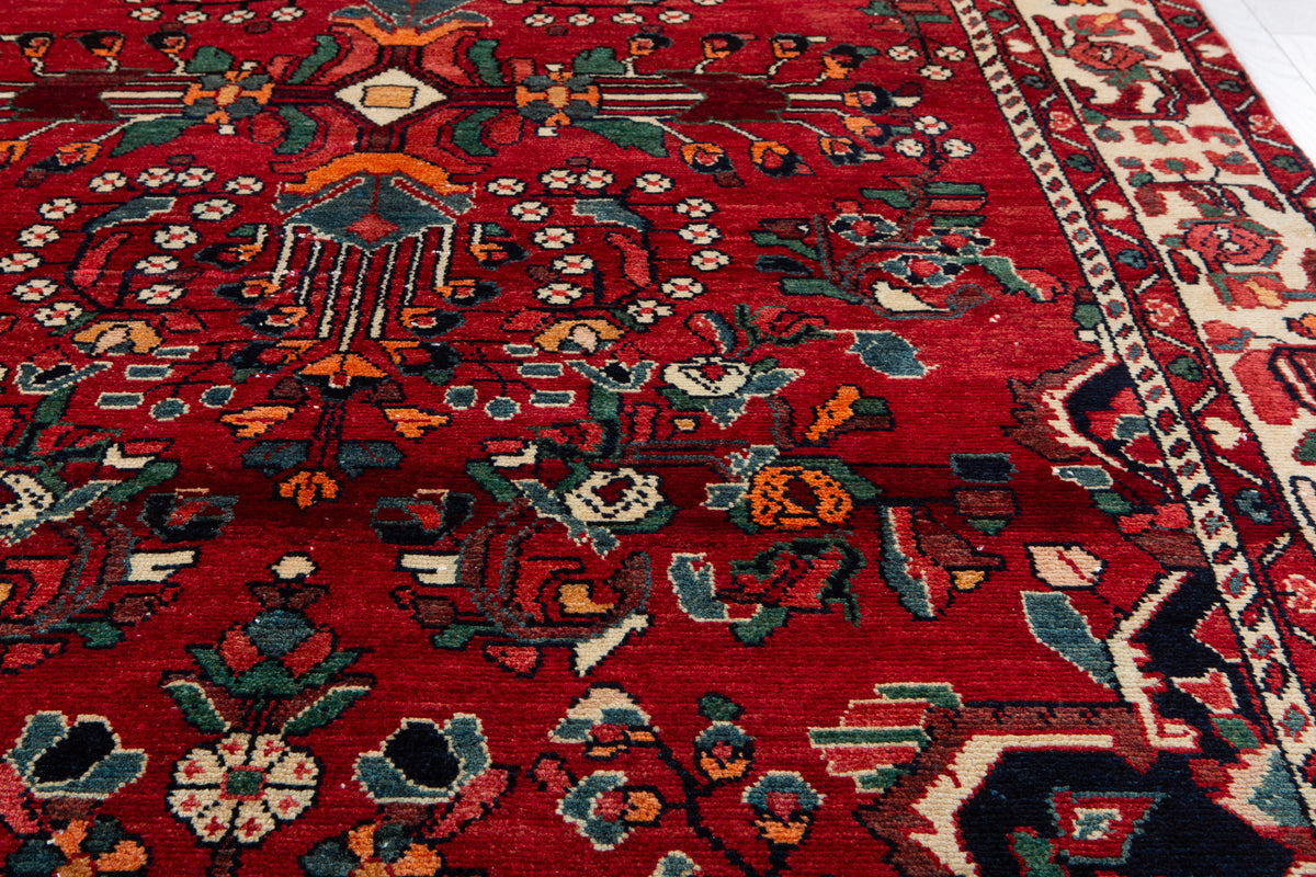 Vintage Red & Beige Wool Rug – 9' 5" x 5' 1" (286 x 155 cm)