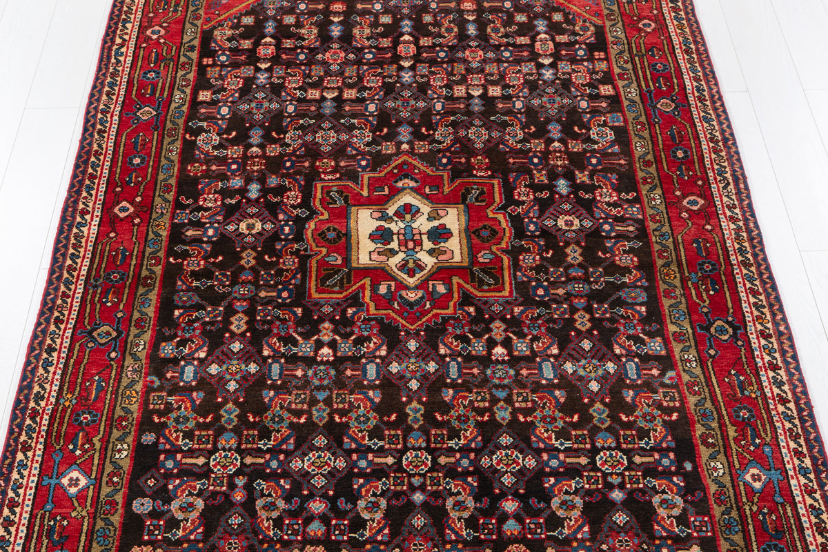 Vintage Black & Red Geometric Medallion Wool Rug – 10' 4" x 5' 5" (314 x 164 cm)