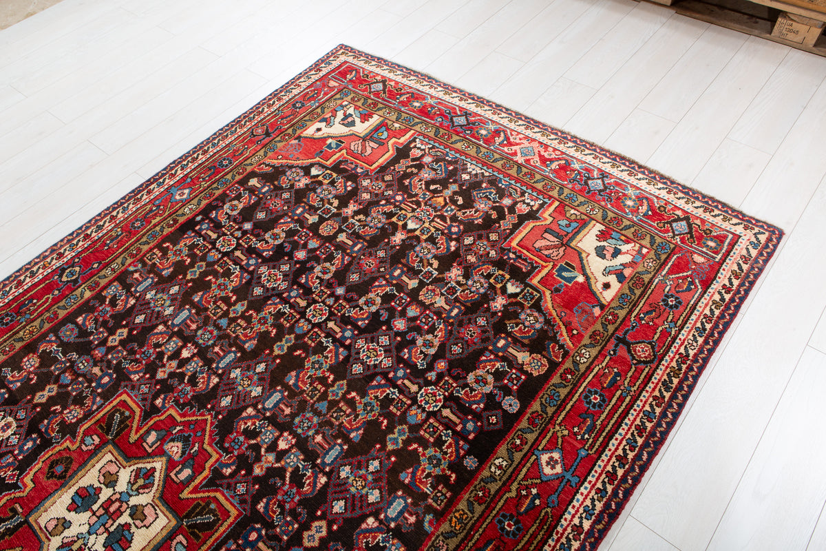 Vintage Black & Red Geometric Medallion Wool Rug – 10' 4" x 5' 5" (314 x 164 cm)