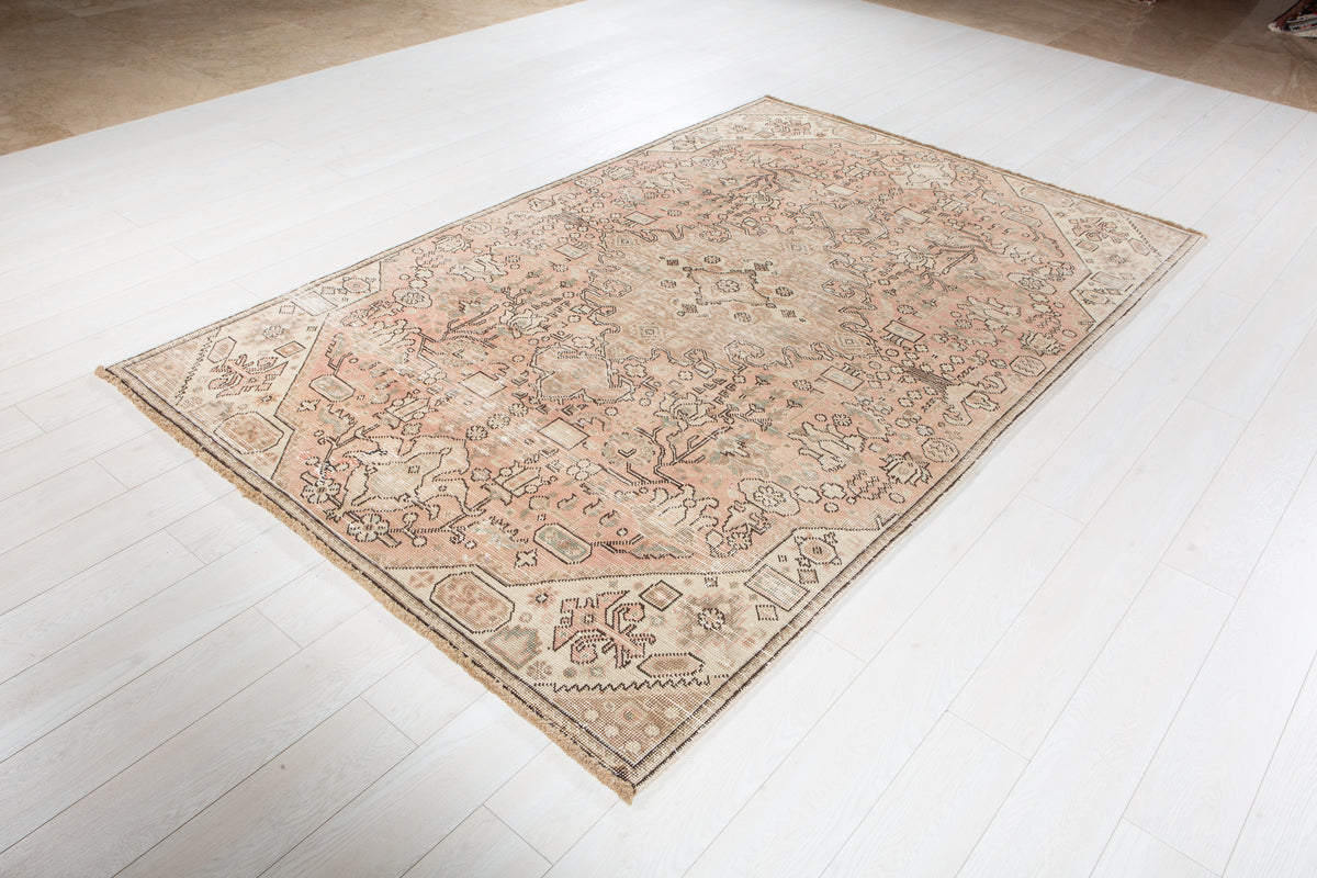 Antique Faded Soft Pink & Earth Tones Wool Rug – 8' 6" x 5' 4" (258 x 163 cm)
