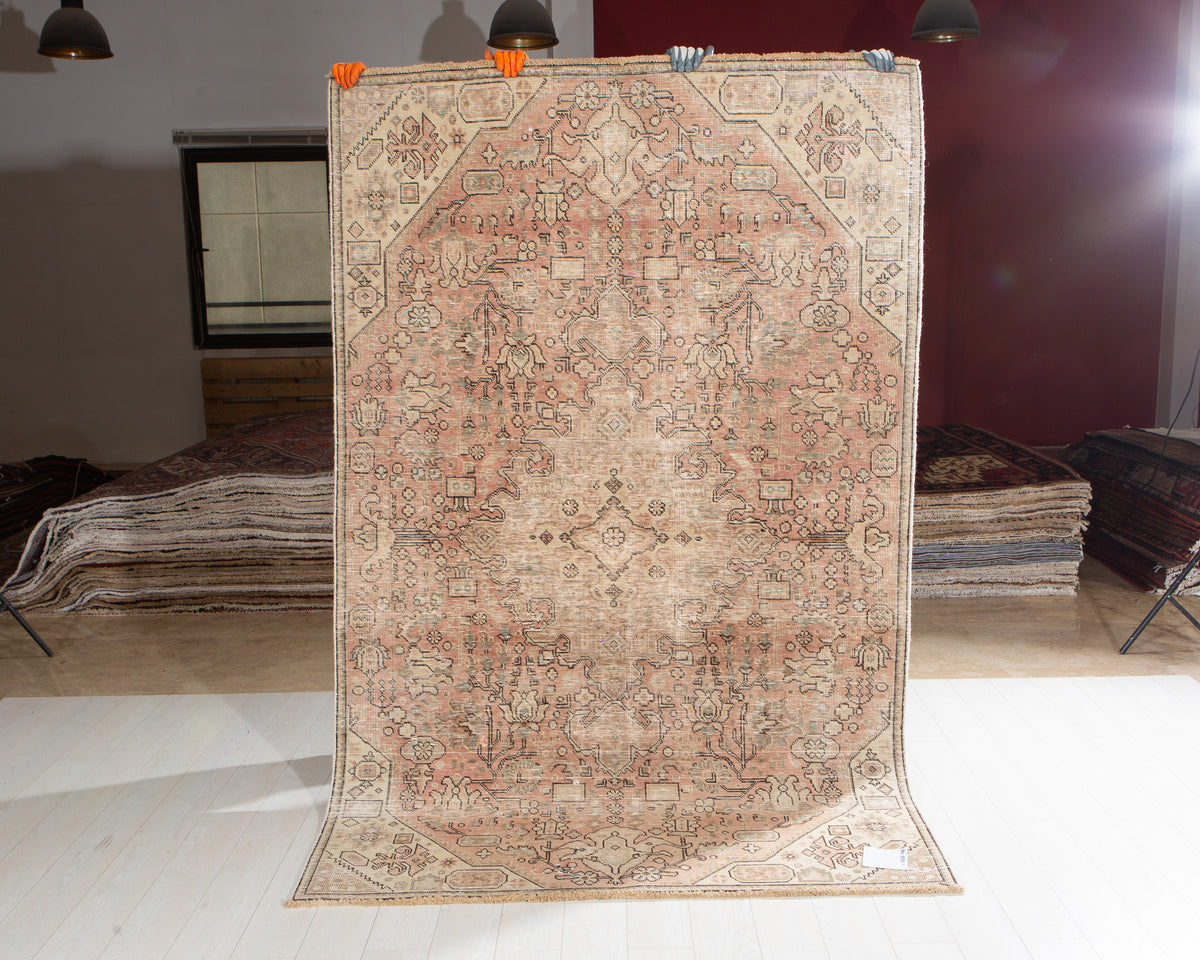 Antique Faded Soft Pink & Earth Tones Wool Rug – 8' 6" x 5' 4" (258 x 163 cm)