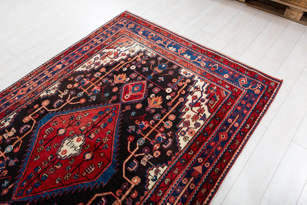 Vintage Black & Red Geometric Medallion Wool Rug – 8' 4" x 5' 2" (254 x 158 cm)