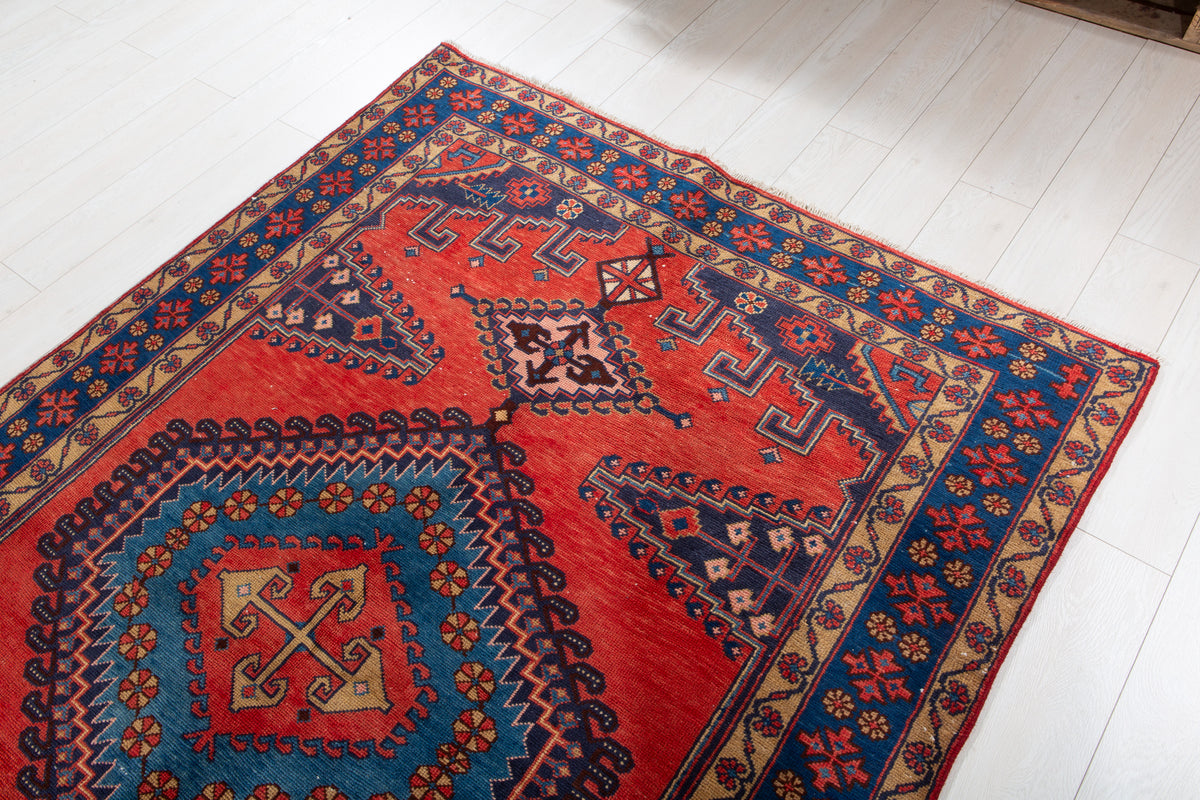 Vintage Orange Red & Blue Geometric Medallion Wool Rug – 7' 5" x 5' 3" (226 x 160 cm)