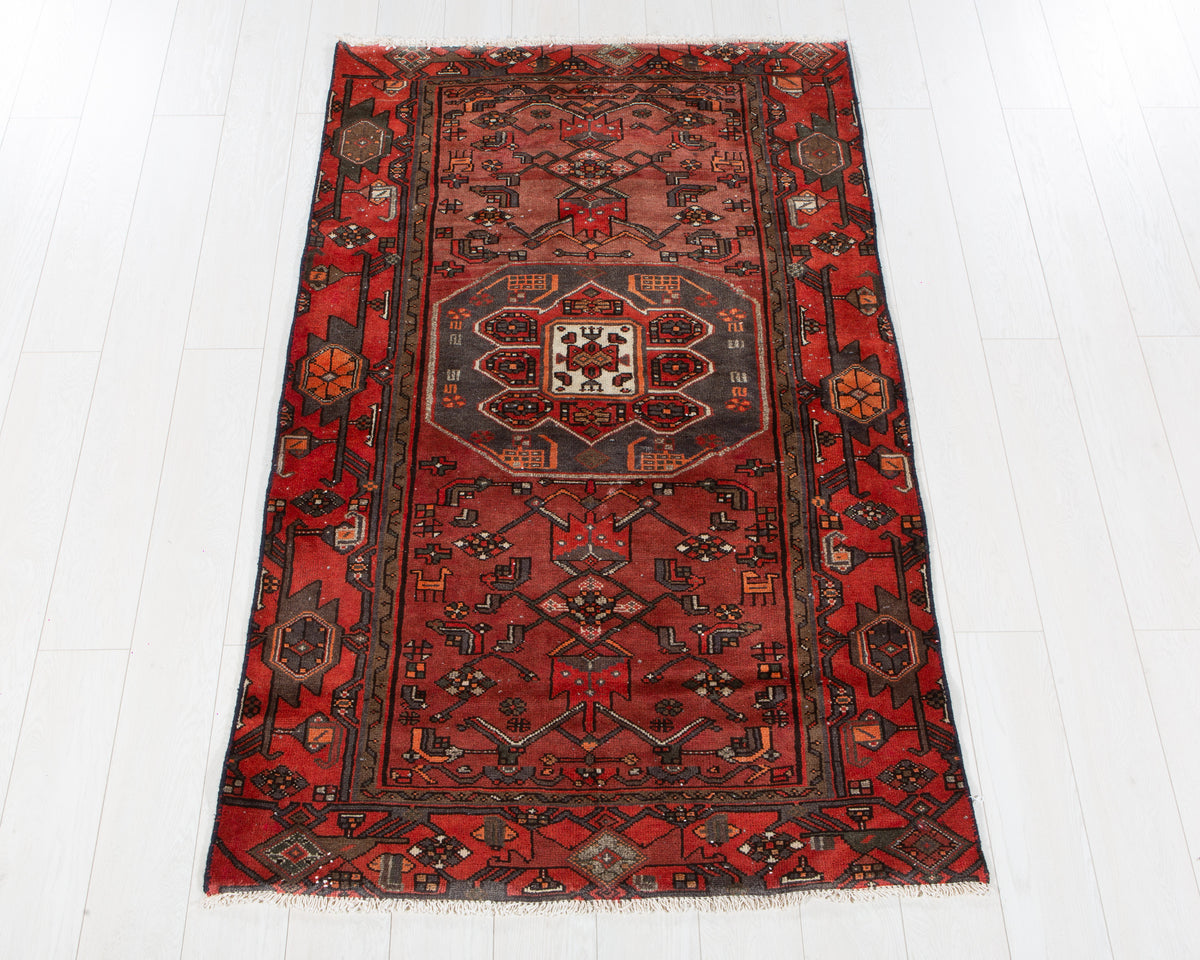 Vintage Zanjan wool rug in Maroon, 183 x 110 cm