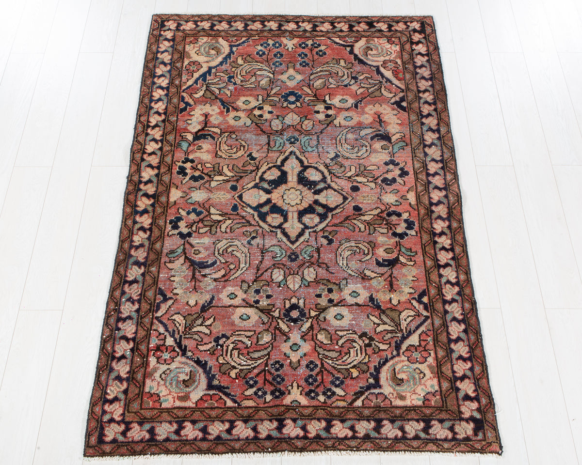 Antique Mahal wool rug in Pink, 191 x 123 cm