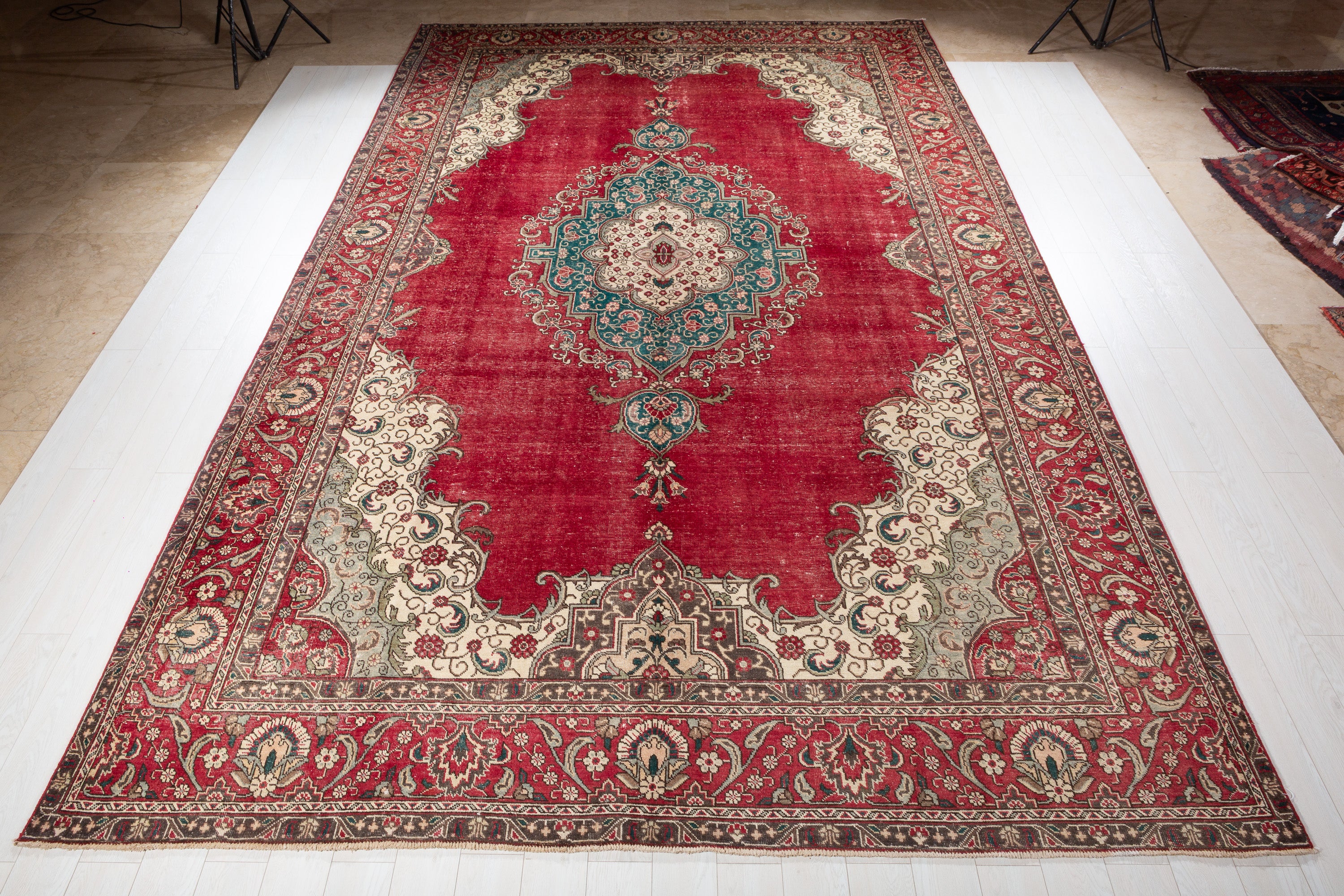 Collectible Vintage Tabriz Red and green Traditional Rug, 10x16 – 15' 8" x 9' 8" (478 x 295 cm) – main view