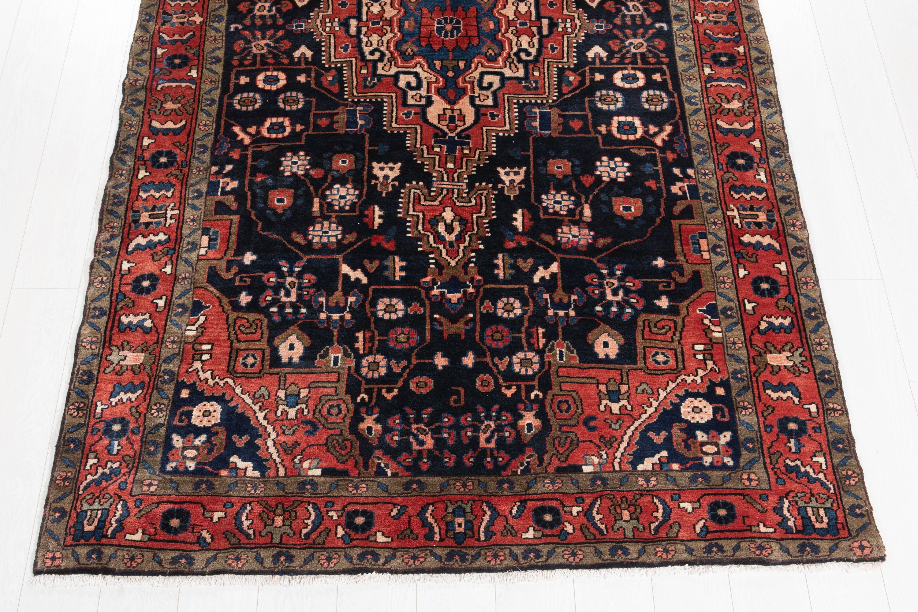 Collectible Vintage Jozan Malayer Tribal Medallion Wool Rug, Navy Blue & Red, 5x10 – 9' 6" x 5' 3" (291 x 159 cm)