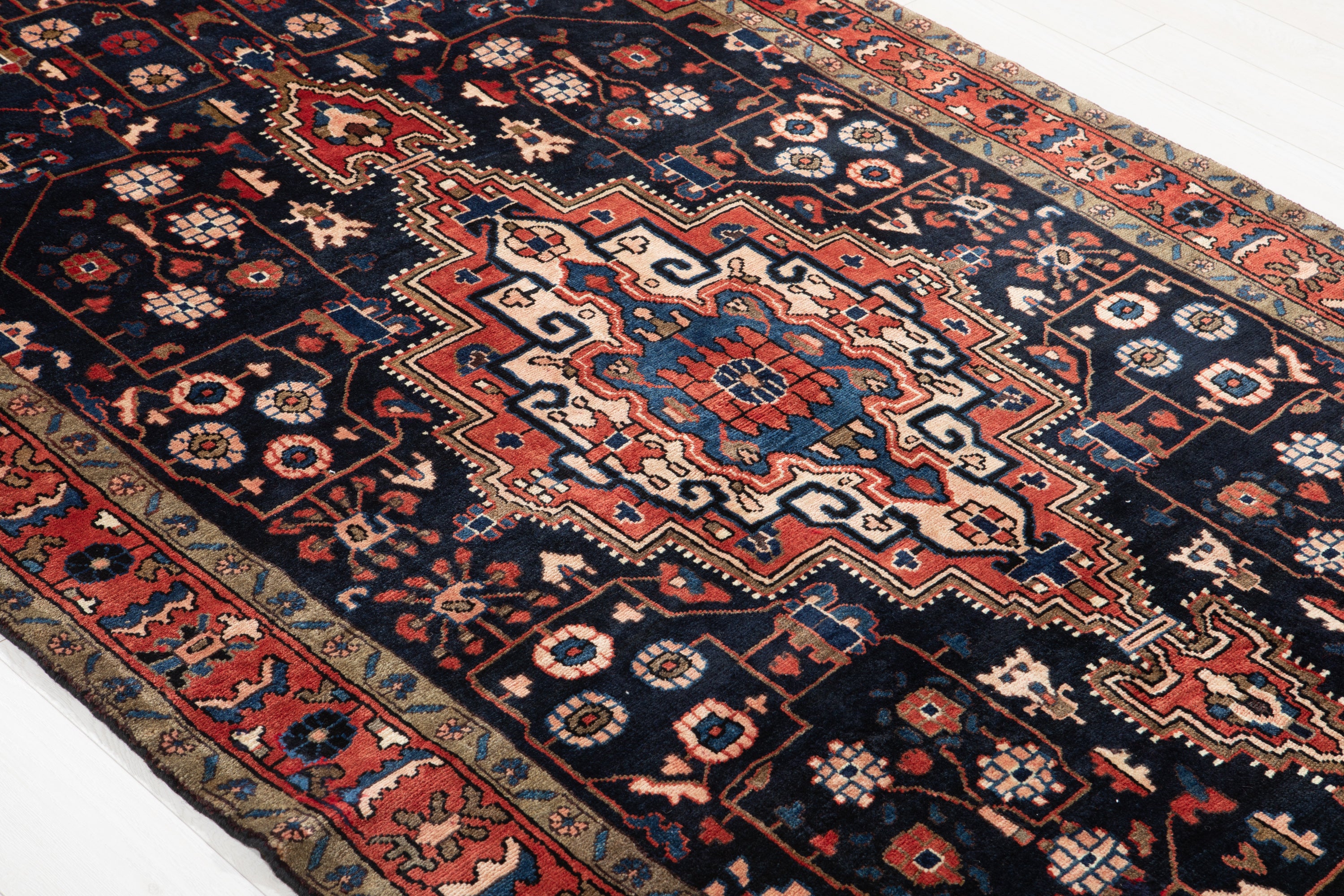 Collectible Vintage Jozan Malayer Tribal Medallion Wool Rug, Navy Blue & Red, 5x10 – 9' 6" x 5' 3" (291 x 159 cm)