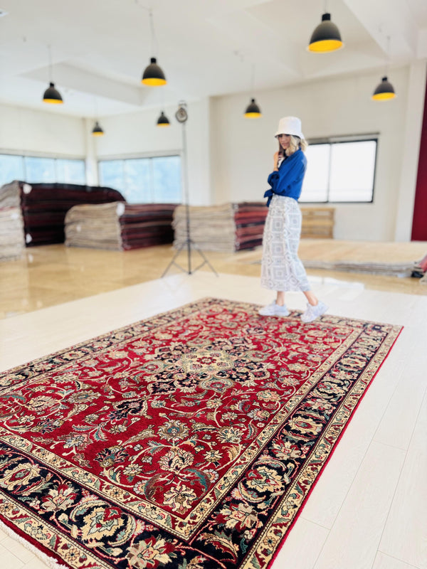 9' 8" x 6' 6" Excellent Hand-Knotted Vintage Area Rug