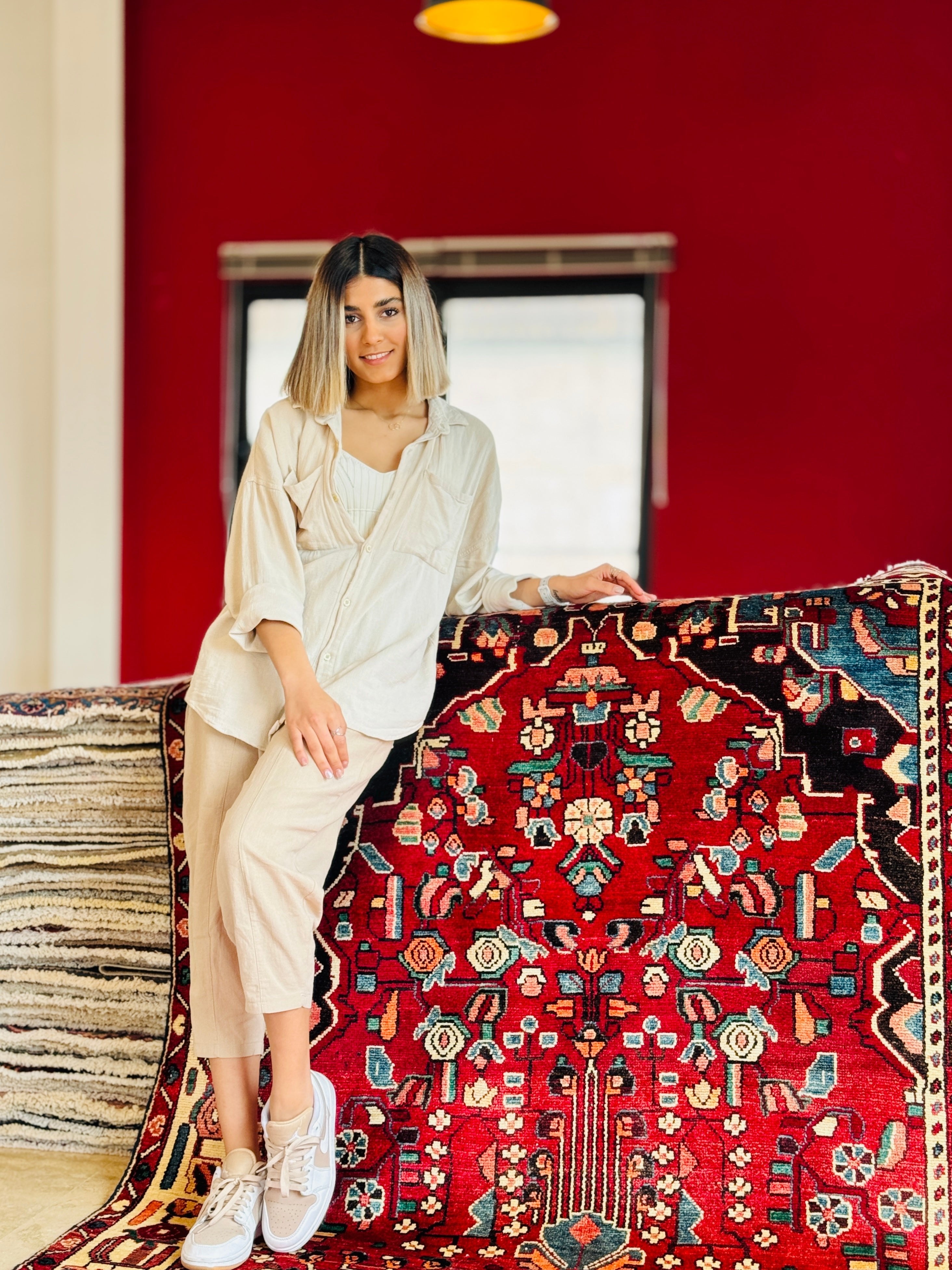 Hand-Knotted Vintage Wool Area Rug – 9' 7" x 5' 2" (293 x 157 cm) - Yasi & Fara