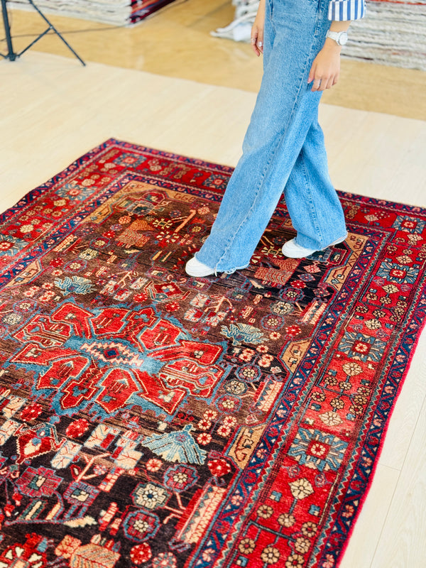 9' 5" x 5' 9" Excellent Hand-Knotted Antique Tribal Rug