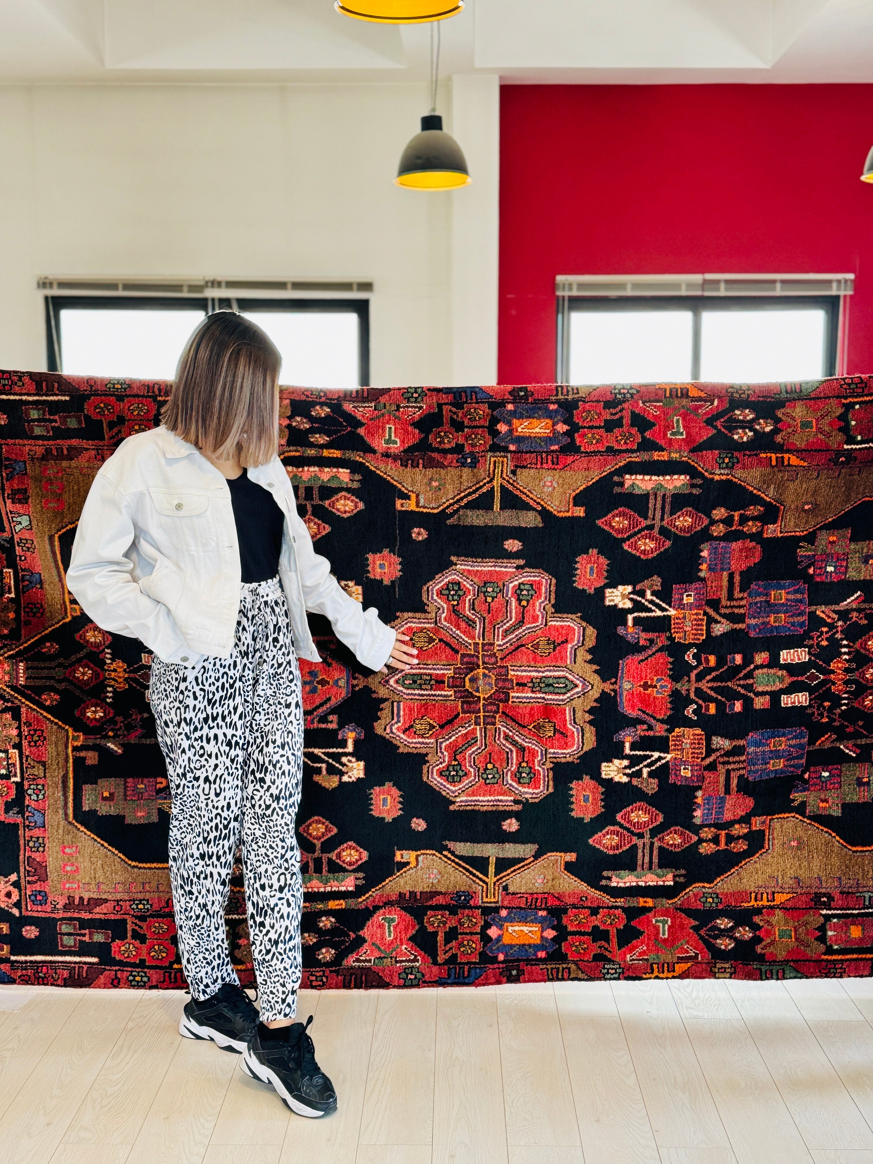 Hand-Knotted Vintage Wool Area Rug – 9' 2" x 4' 11" (280 × 151 cm) - Yasi & Fara