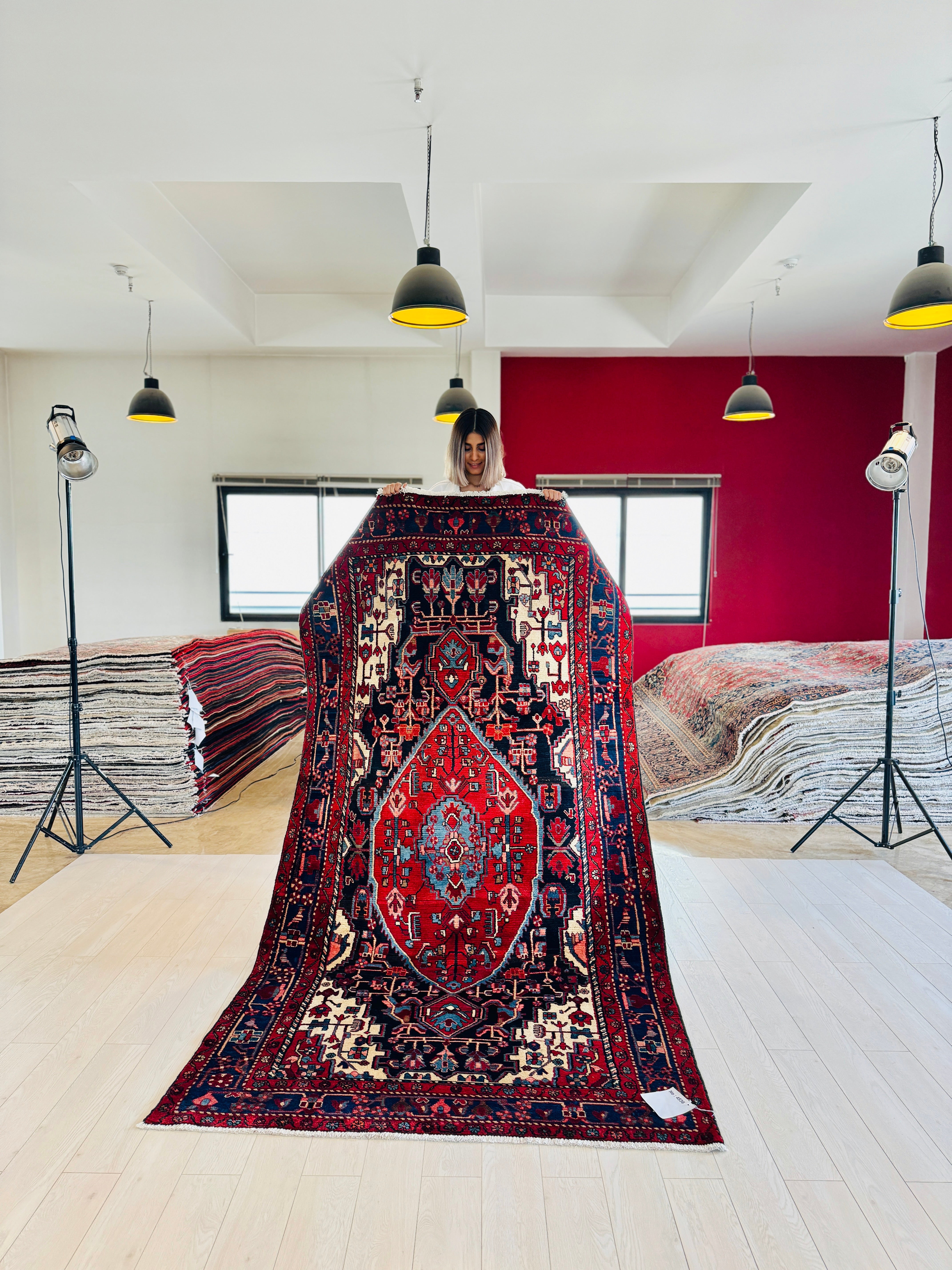Hand-Knotted Vintage Wool Area Rug – 9' 1" x 5' 1" (277 × 155 cm) - Yasi & Fara