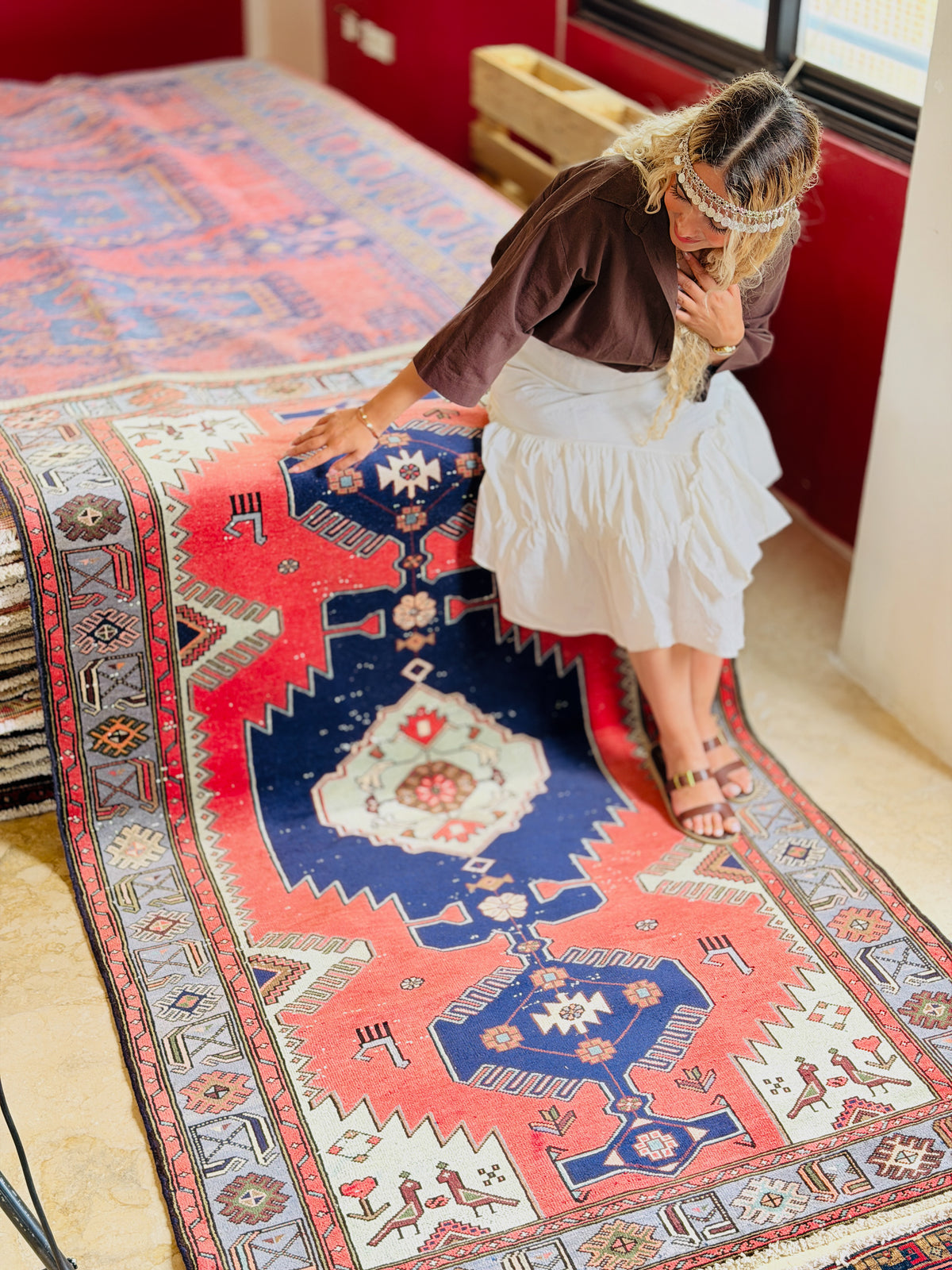 Collectible Vintage Coral, Navy Blue Triple Medallion Area Rug – 7' 0" x 4' 2" (213 x 127 cm)