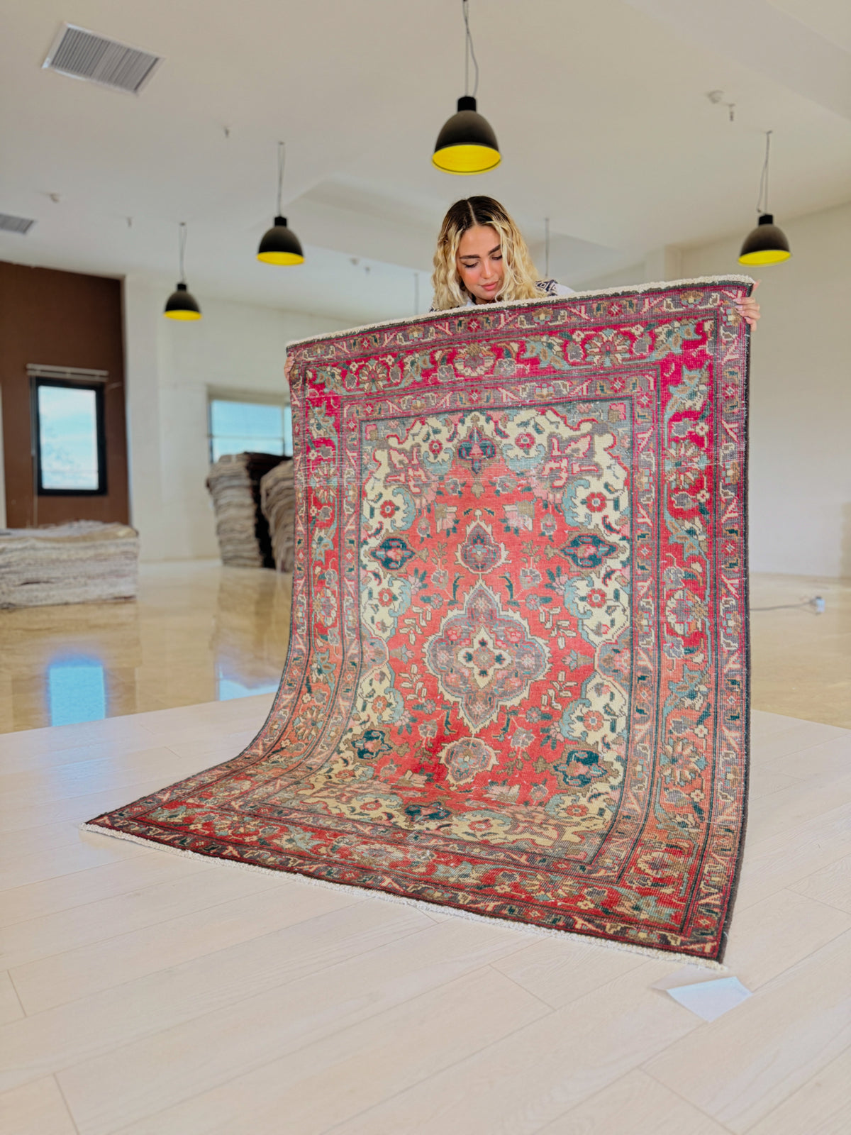 Antique Faded Red Floral Medallion Area Rug – 6' 2" x 4' 5" (187 x 134 cm)