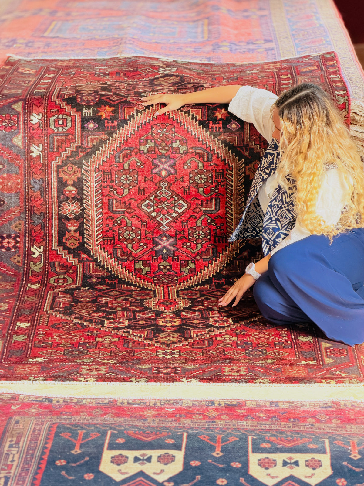 Vintage Red, Black Geometric Medallion Area Rug – 7' 9" x 4' 7" (237 x 140 cm)