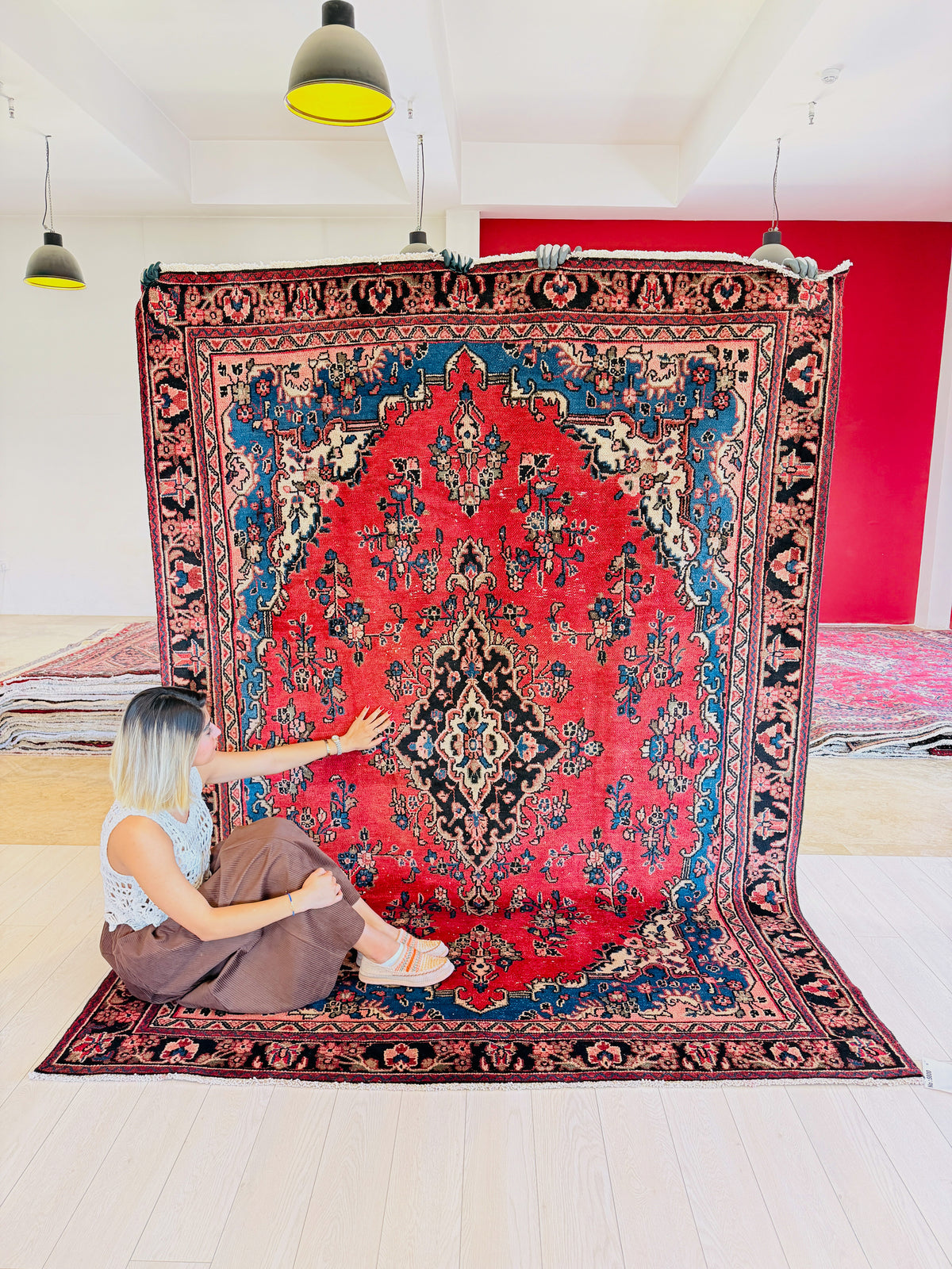 Vintage Red Floral Rug – 9' 4" x 6' 9" (285 x 206 cm)