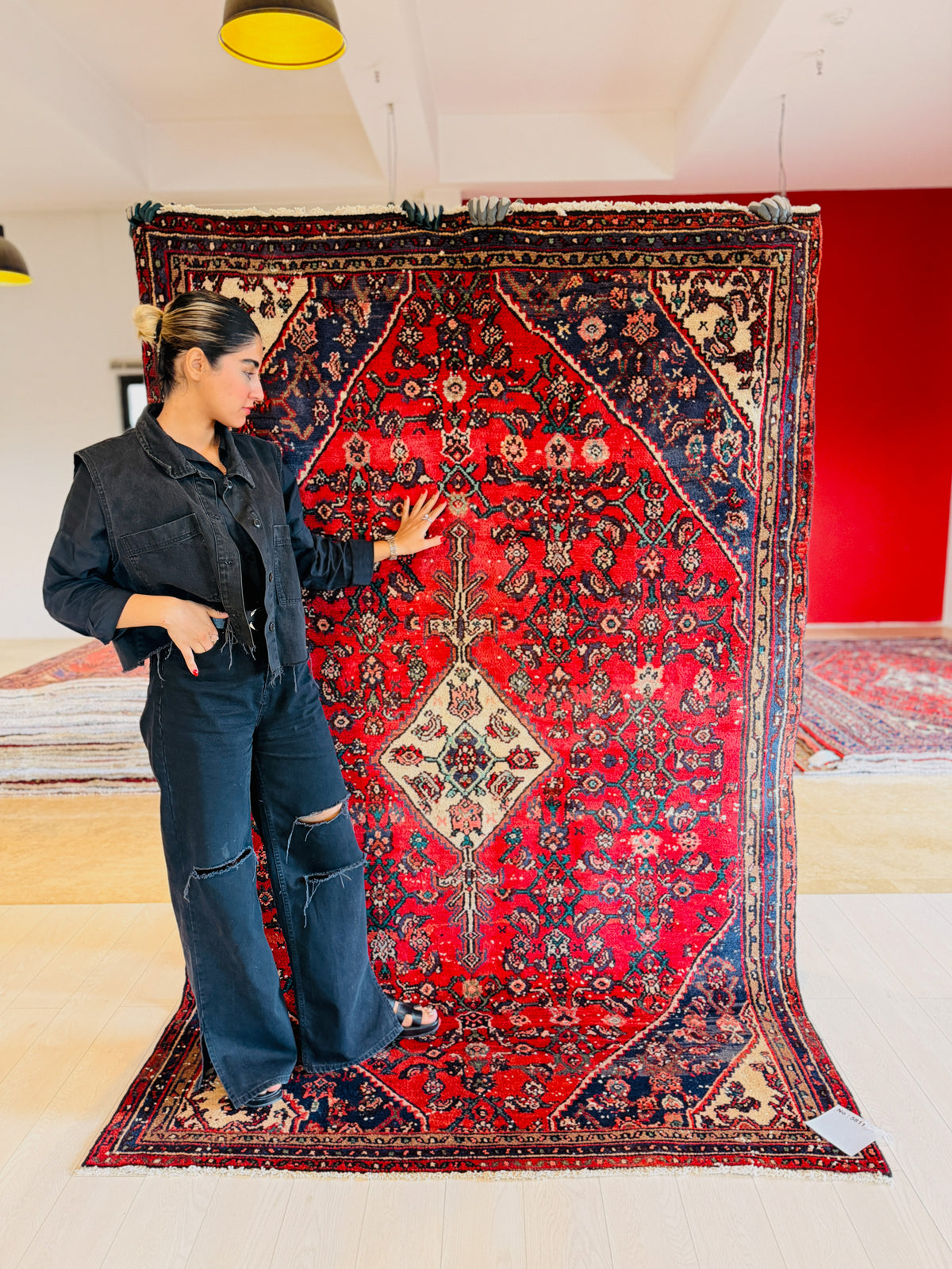 Vintage Red Geometric Rug – 8' 2" x 5' 3" (250 x 159 cm)