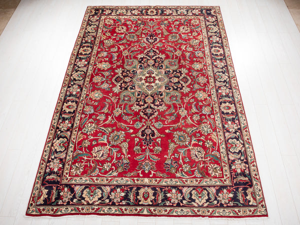 9' 8" x 6' 6" Excellent Hand-Knotted Vintage Area Rug