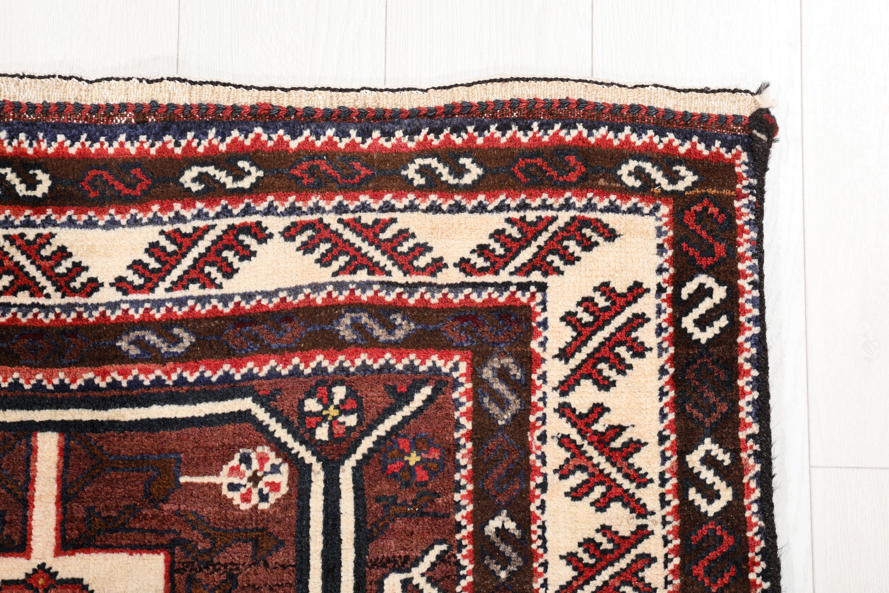 Hand-Knotted Vintage Wool Area Rug – 7' 1" x 4' 8" (215 x 142 cm) - Yasi & Fara