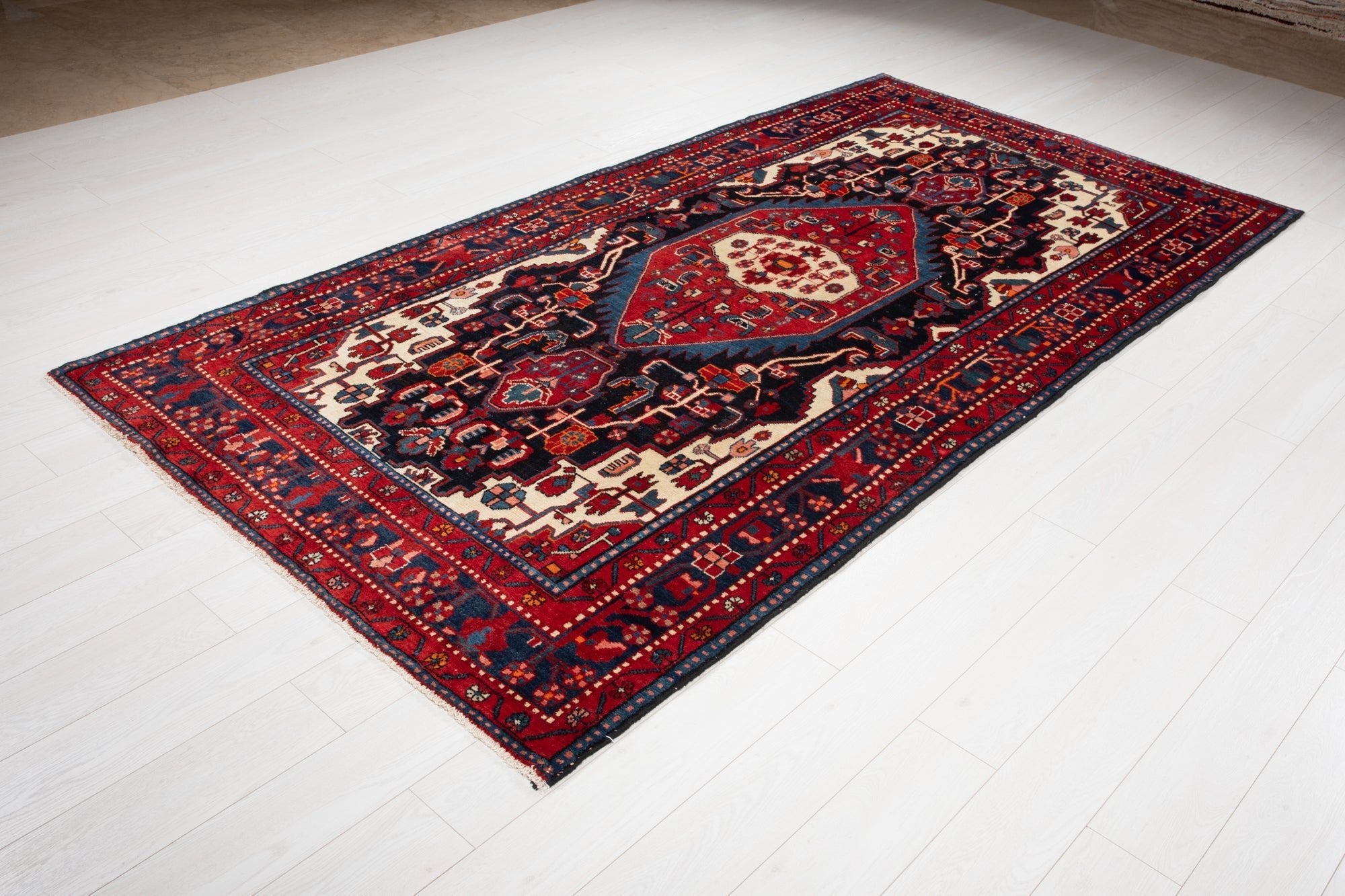Hand-Knotted Vintage Wool Area Rug – 9' 7" x 4' 11" (292 × 151 cm) - Yasi & Fara