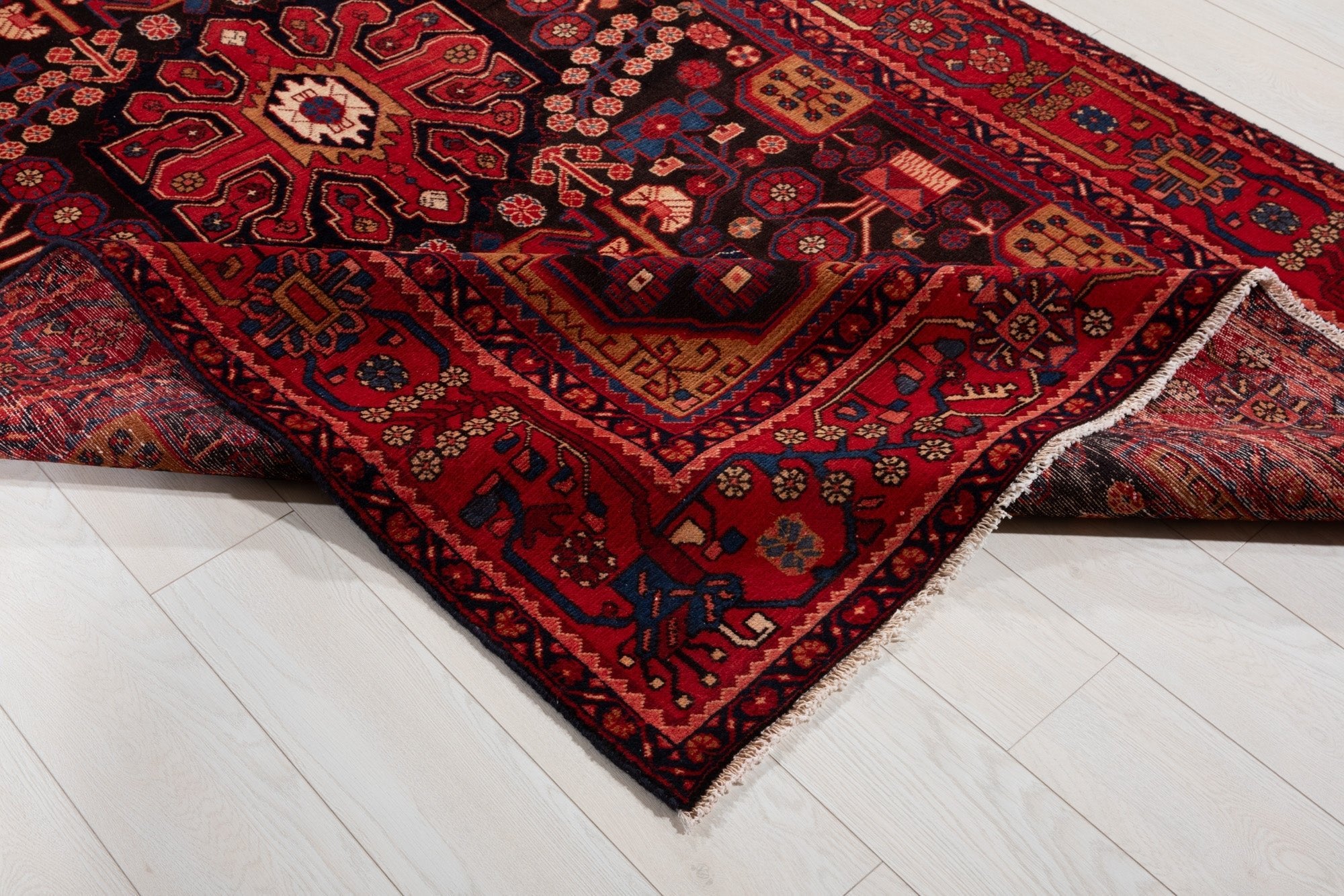 Hand-Knotted Vintage Wool Area Rug – 9' 4" x 5' (284 × 152 cm) - Yasi & Fara