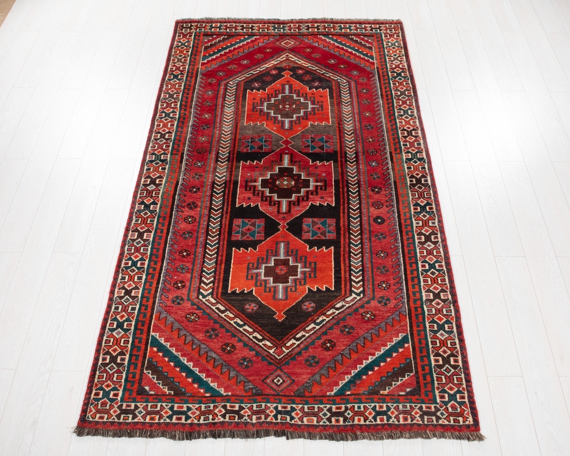 Hand-Knotted Vintage Wool Area Rug – 9' x 5' (274 × 151 cm) - Yasi & Fara