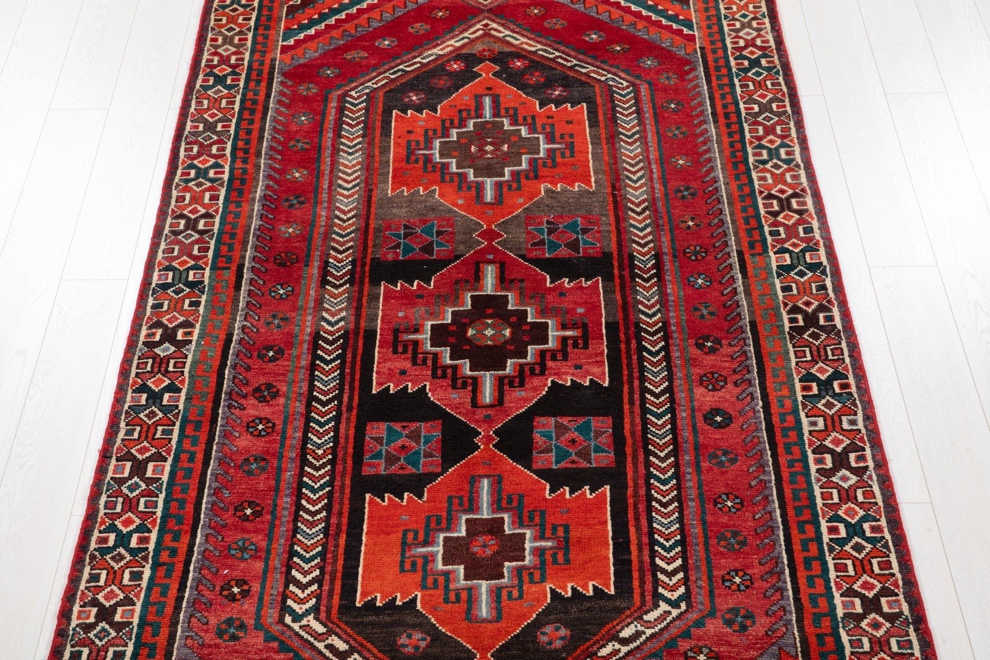 Hand-Knotted Vintage Wool Area Rug – 9' x 5' (274 × 151 cm) - Yasi & Fara