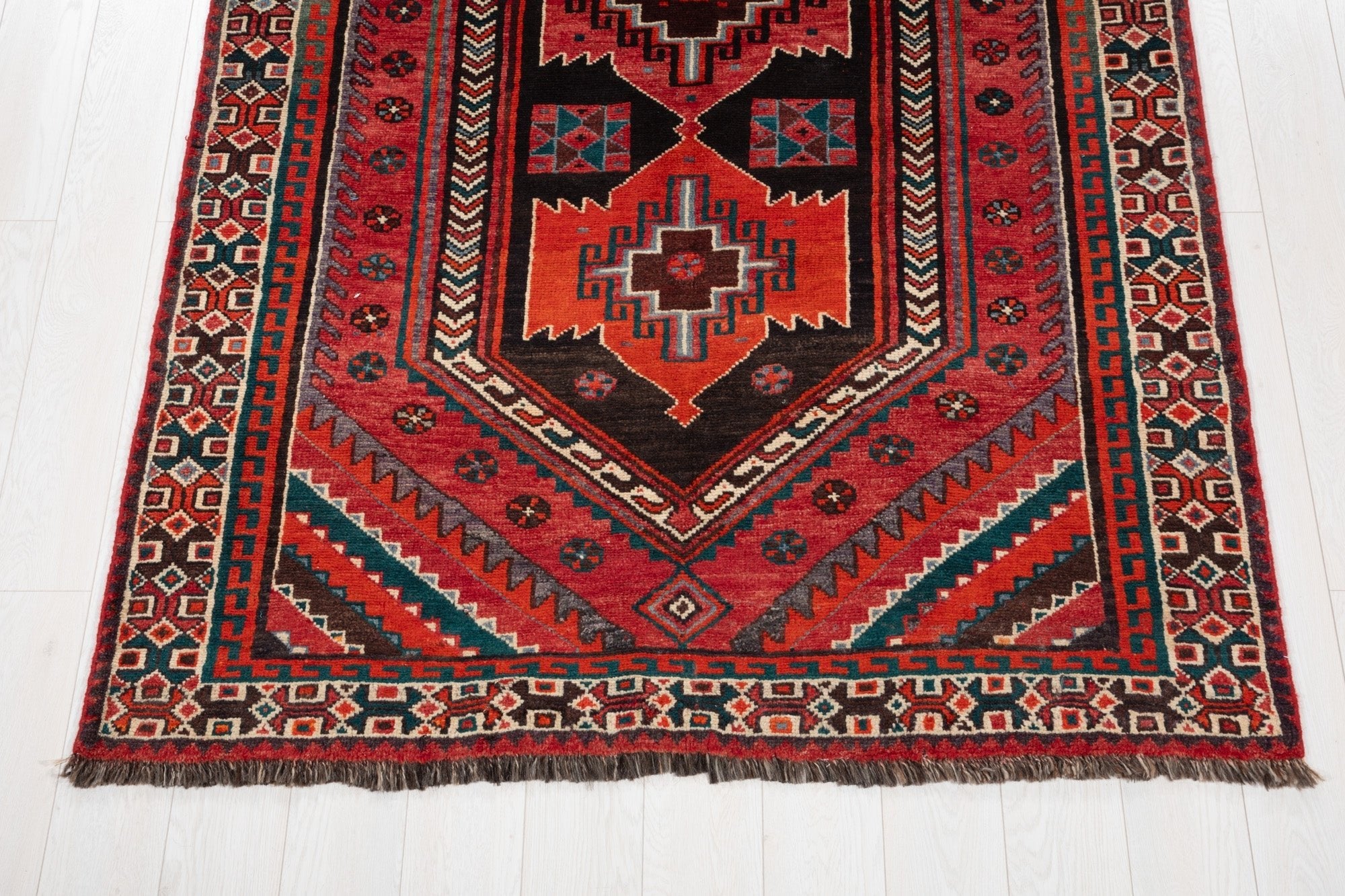 Hand-Knotted Vintage Wool Area Rug – 9' x 5' (274 × 151 cm) - Yasi & Fara