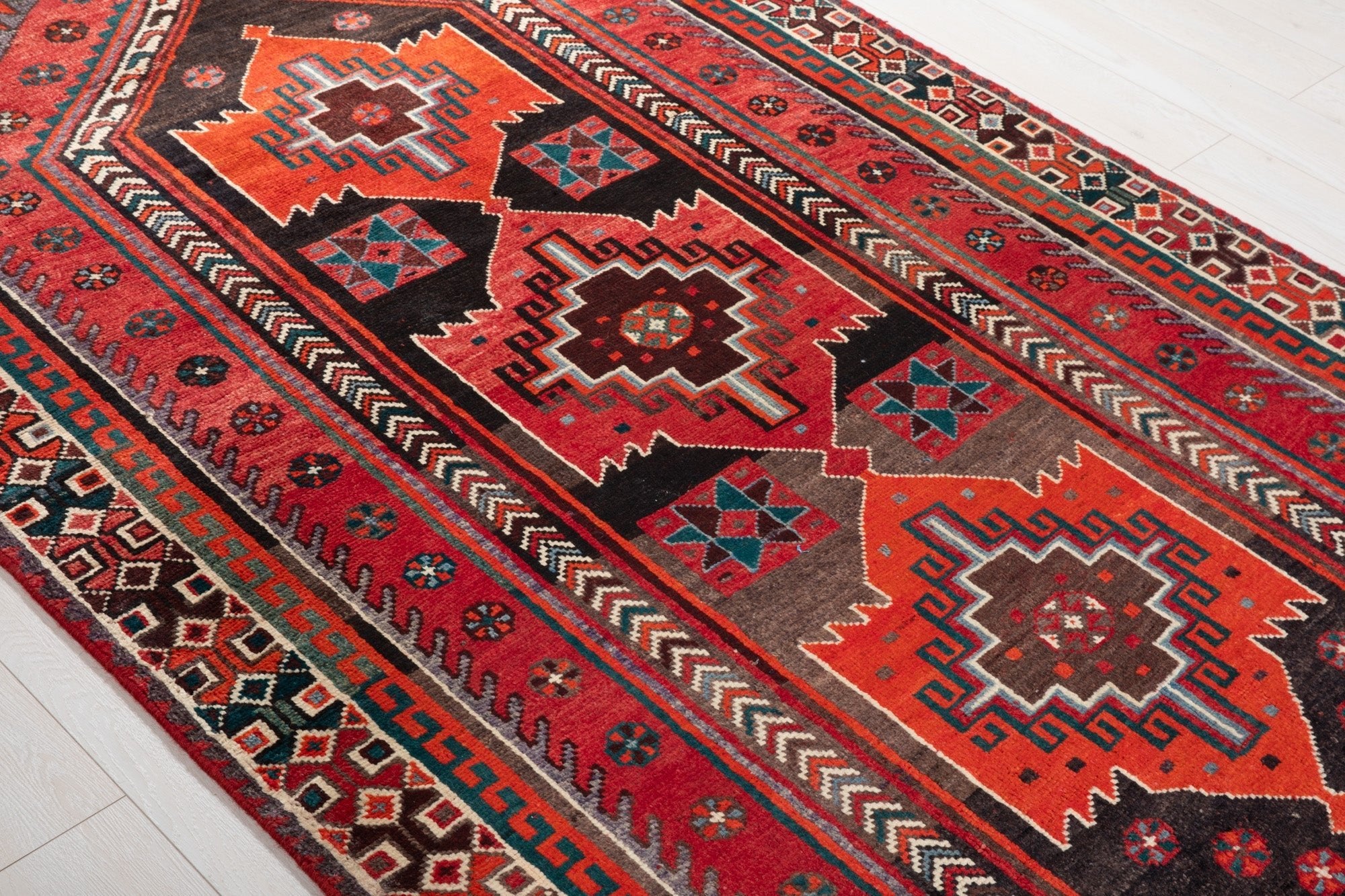 Hand-Knotted Vintage Wool Area Rug – 9' x 5' (274 × 151 cm) - Yasi & Fara