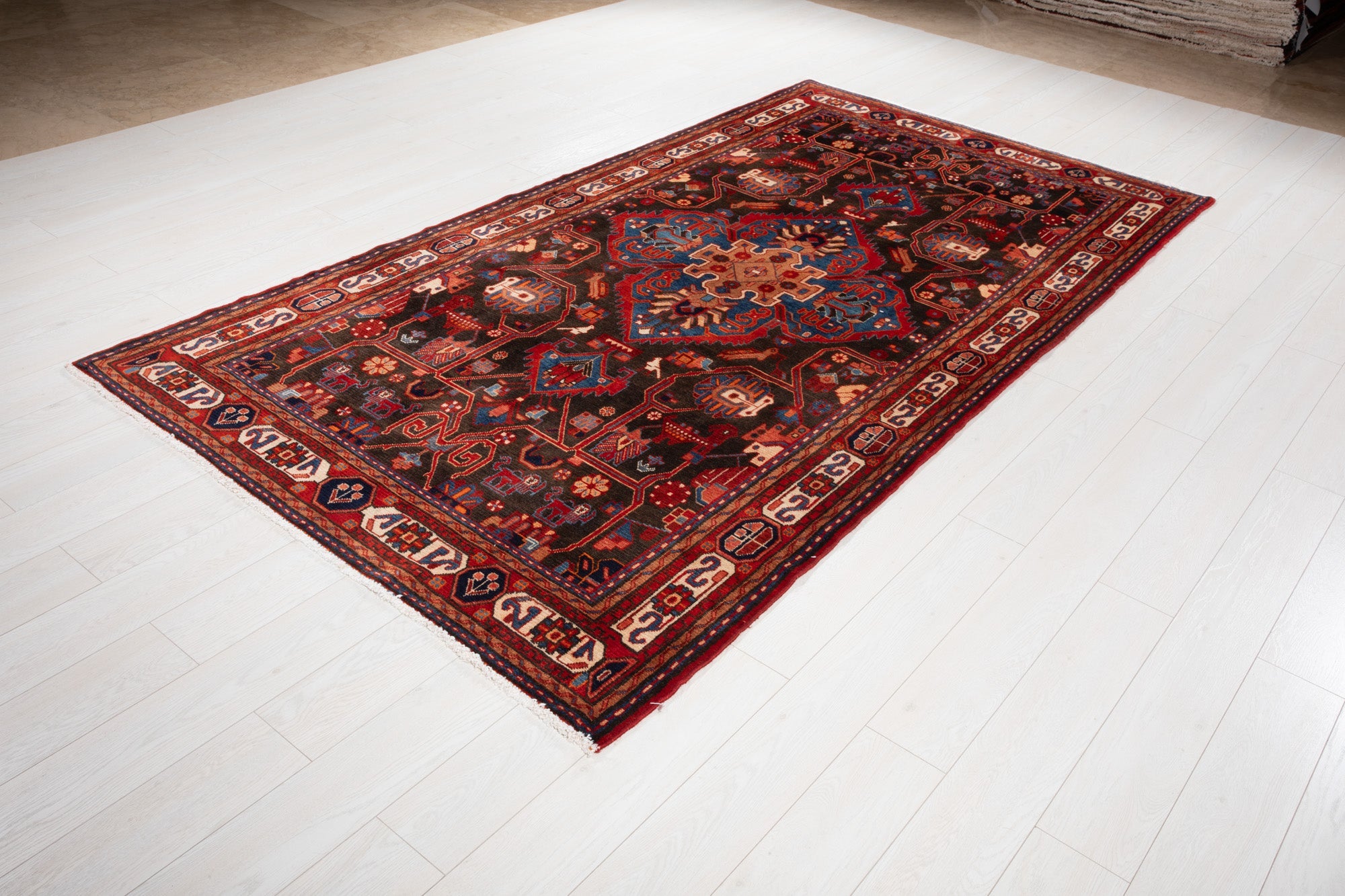 Hand-Knotted Vintage Wool Area Rug – 9' 7" x 5' 2" (293 × 157 cm) - Yasi & Fara