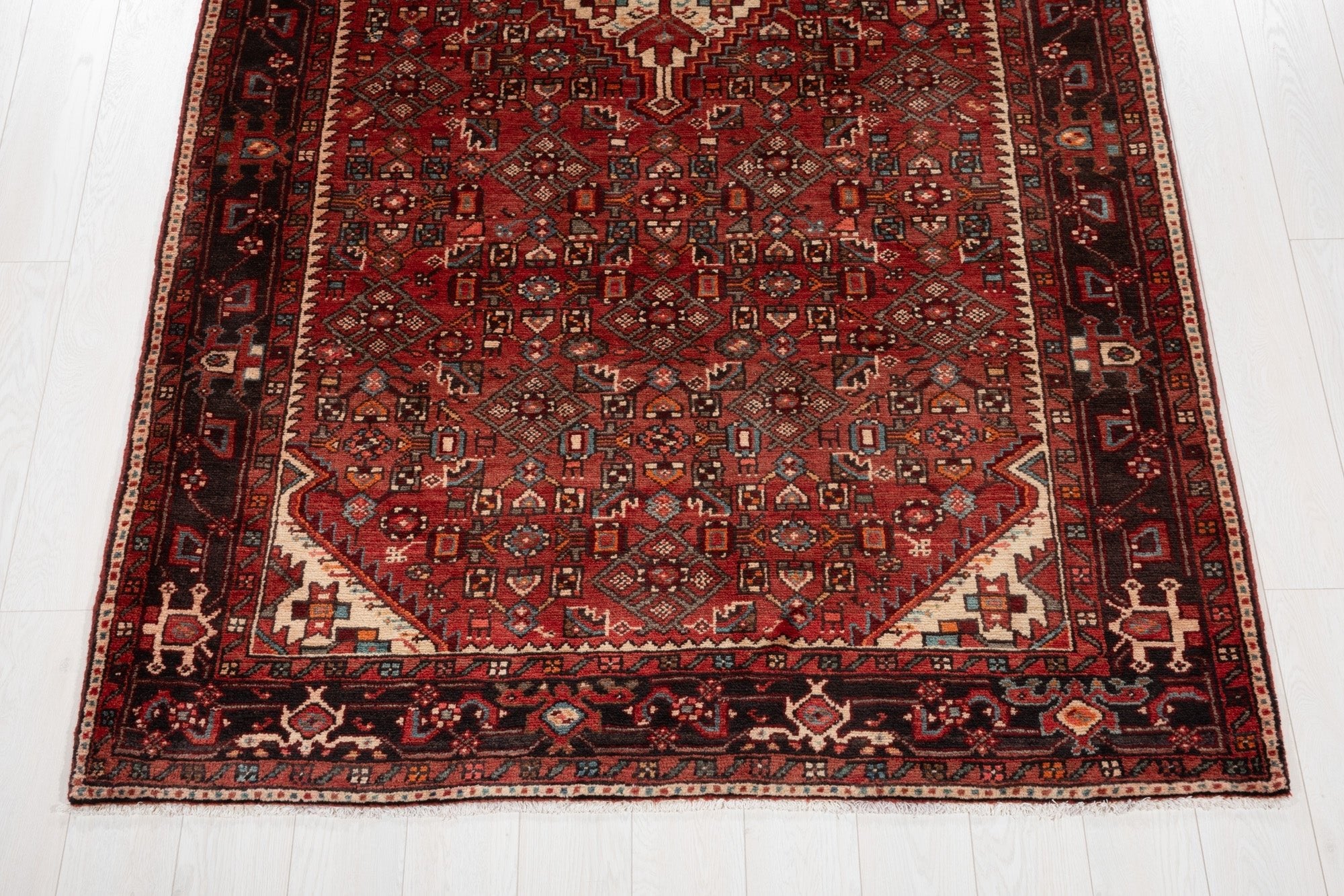 Hand-Knotted Vintage Wool Area Rug – 9' 7" x 5' 3" (293 × 160 cm) - Yasi & Fara