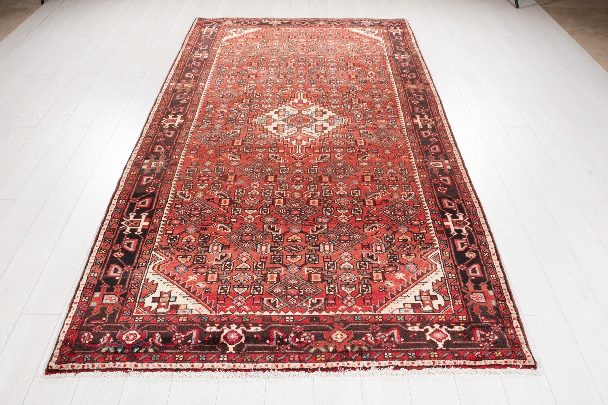 Hand-Knotted Vintage Wool Area Rug – 9' 7" x 5' 3" (293 × 160 cm) - Yasi & Fara