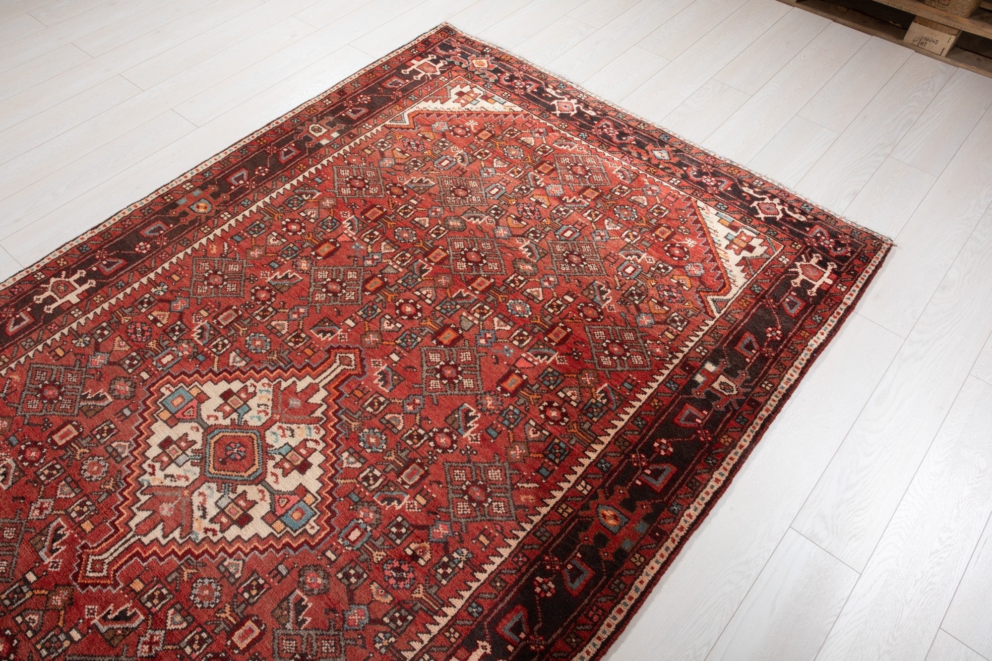 Hand-Knotted Vintage Wool Area Rug – 9' 7" x 5' 3" (293 × 160 cm) - Yasi & Fara
