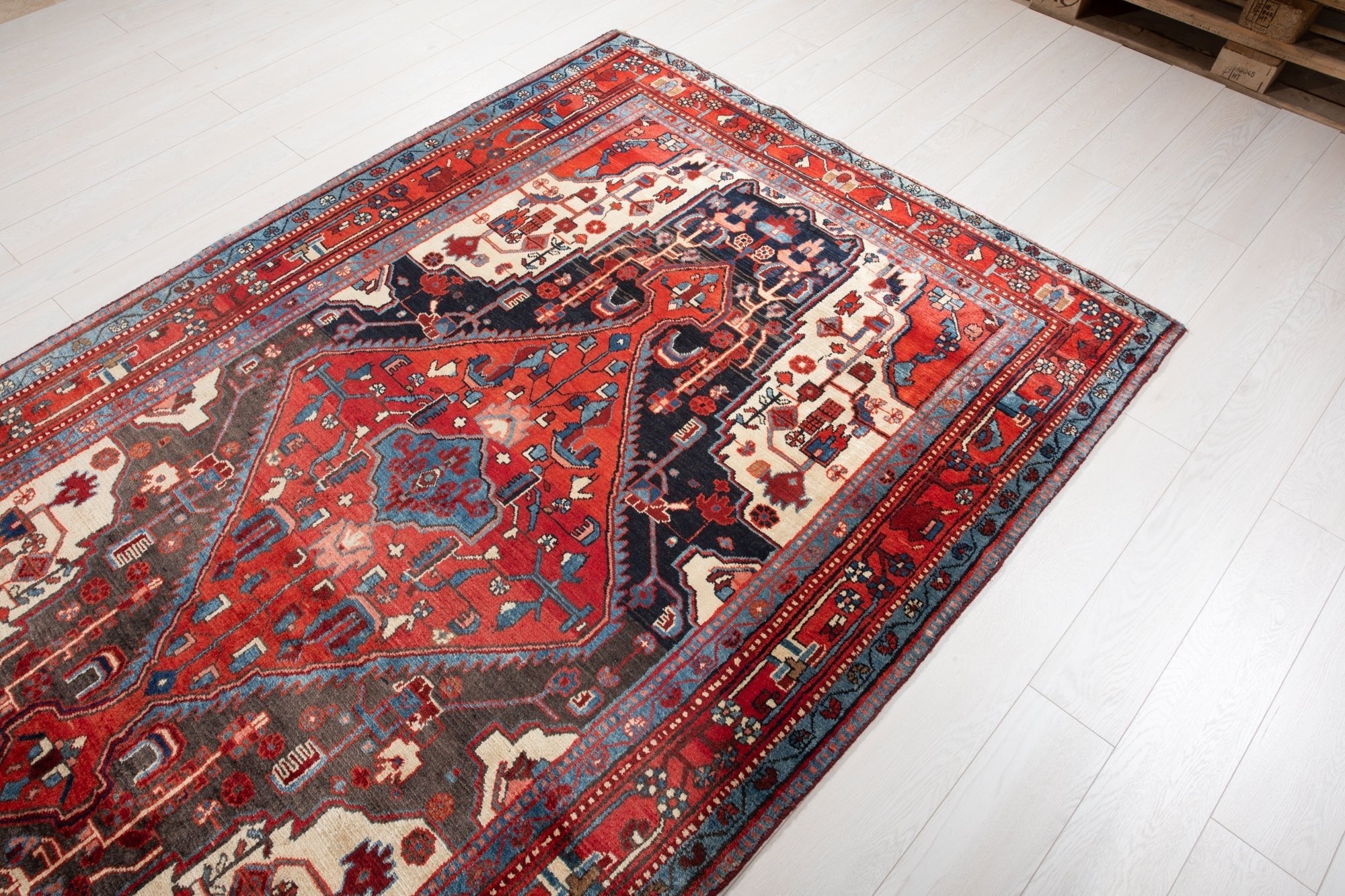 Hand-Knotted Vintage Wool Area Rug – 8' 6" x 5' 4" (258 × 163 cm) - Yasi & Fara