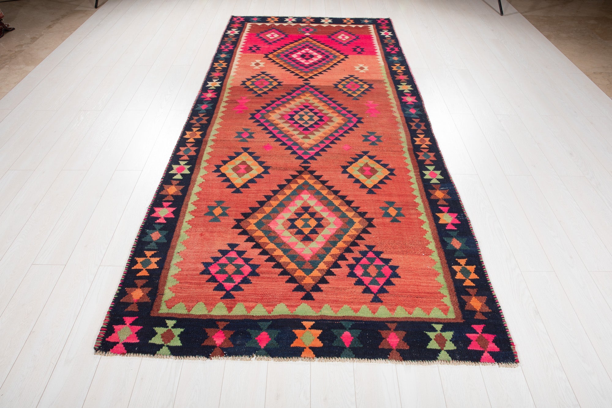 Full-length view of the Shiraz Persian kilim rug from the opposite end.