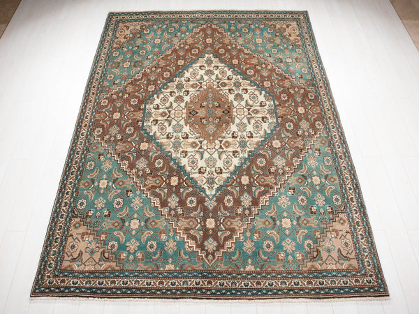 9' 8" x 6' 10" Excellent Hand-Knotted Antique Collectible Area Rug