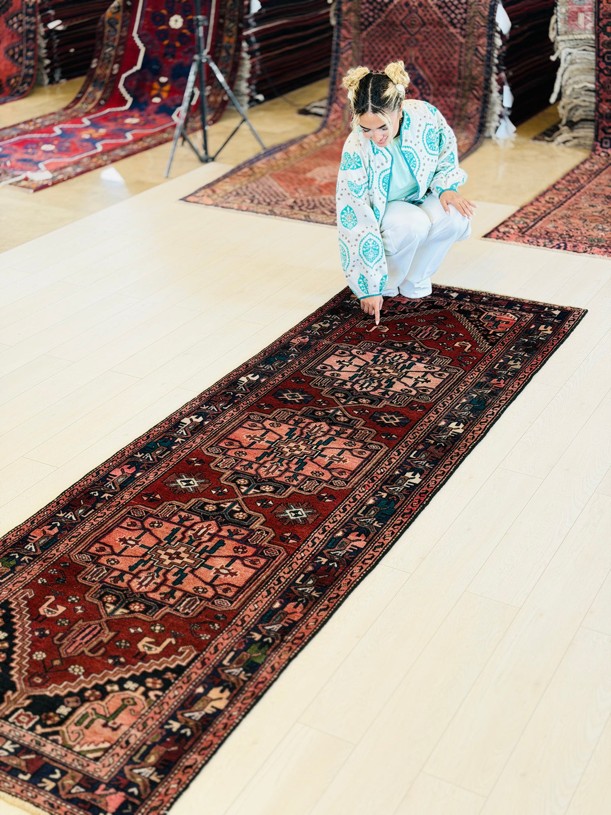 Vintage Medallion Runner Rug, Coral Pink & Red – 9' 7" x 3' 2" (293 x 96 cm)