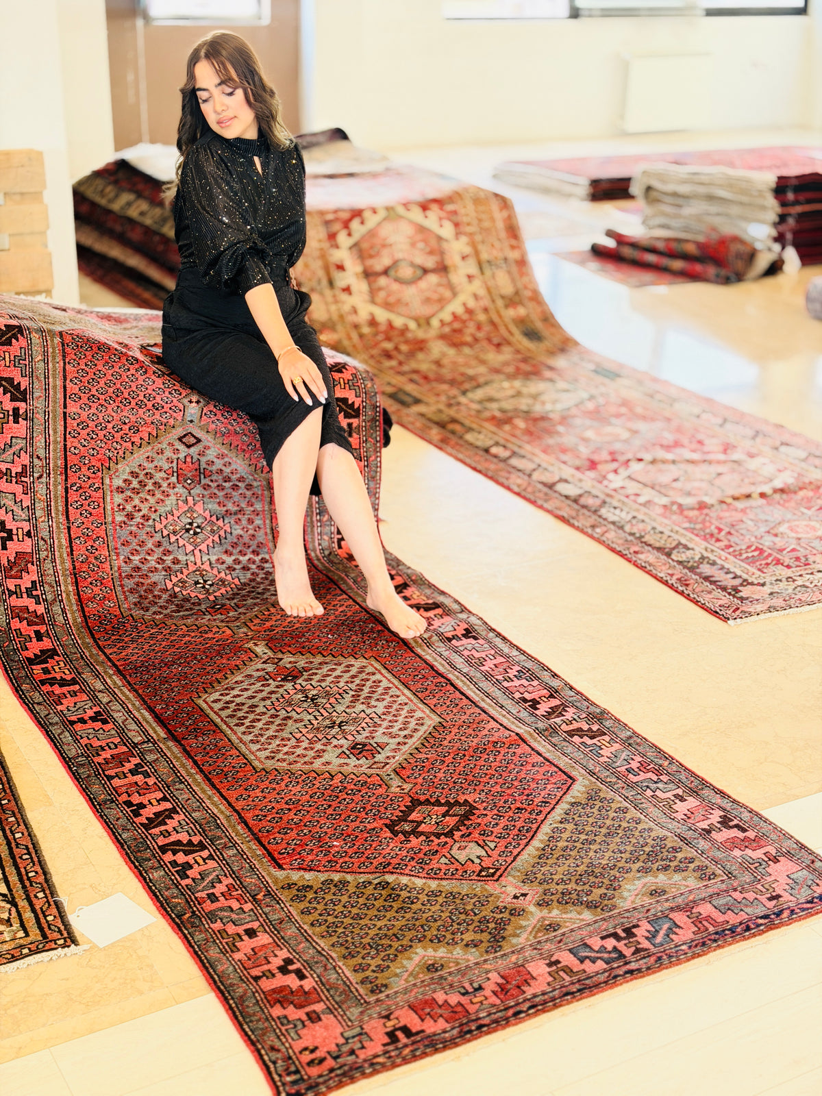 Tapis de couloir vintage en laine rare à médaillons géométriques, corail et rose et bleu clair – 9' 8" x 3' 8" (295 x 111 cm)