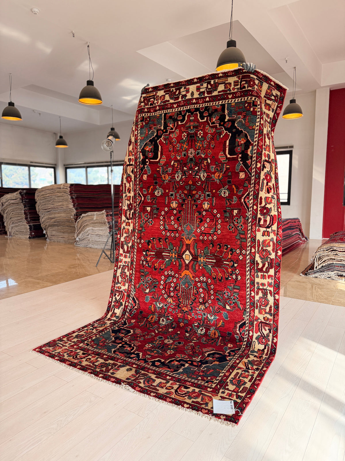 Vintage Red & Beige Wool Rug – 9' 5" x 5' 1" (286 x 155 cm)