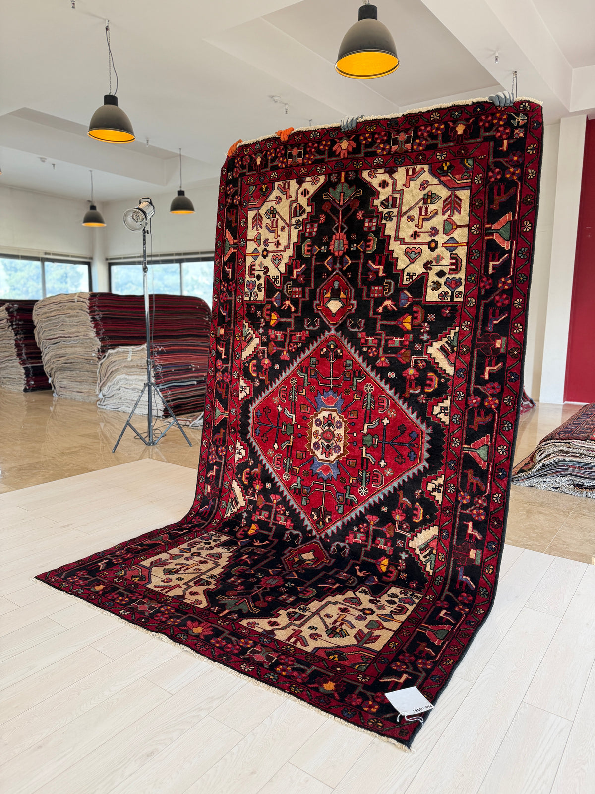 Vintage Deep Navy Blue & Red Geometric Medallion Wool Rug – 9' 7" x 5' 7" (293 x 169 cm)