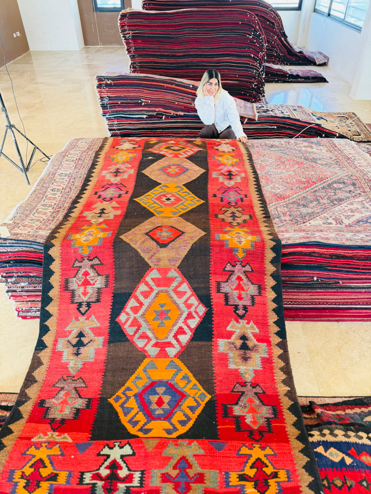 Vintage Black & Red Handwoven Kilim – 11' 10" x 4' 10" (361 x 147 cm)