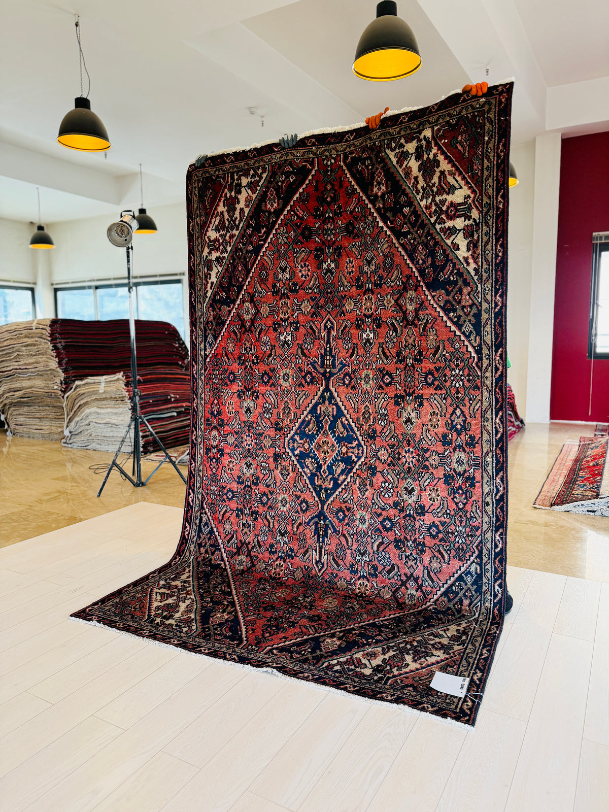 Vintage Red Hand-Knotted Wool Rug – 8' 11" x 5' 4" (271 x 163 cm)