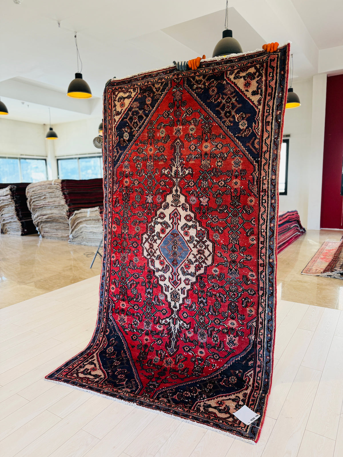 Vintage Red Hand-Knotted Wool Rug – 8' 3" x 4' 8" (252 x 141 cm)